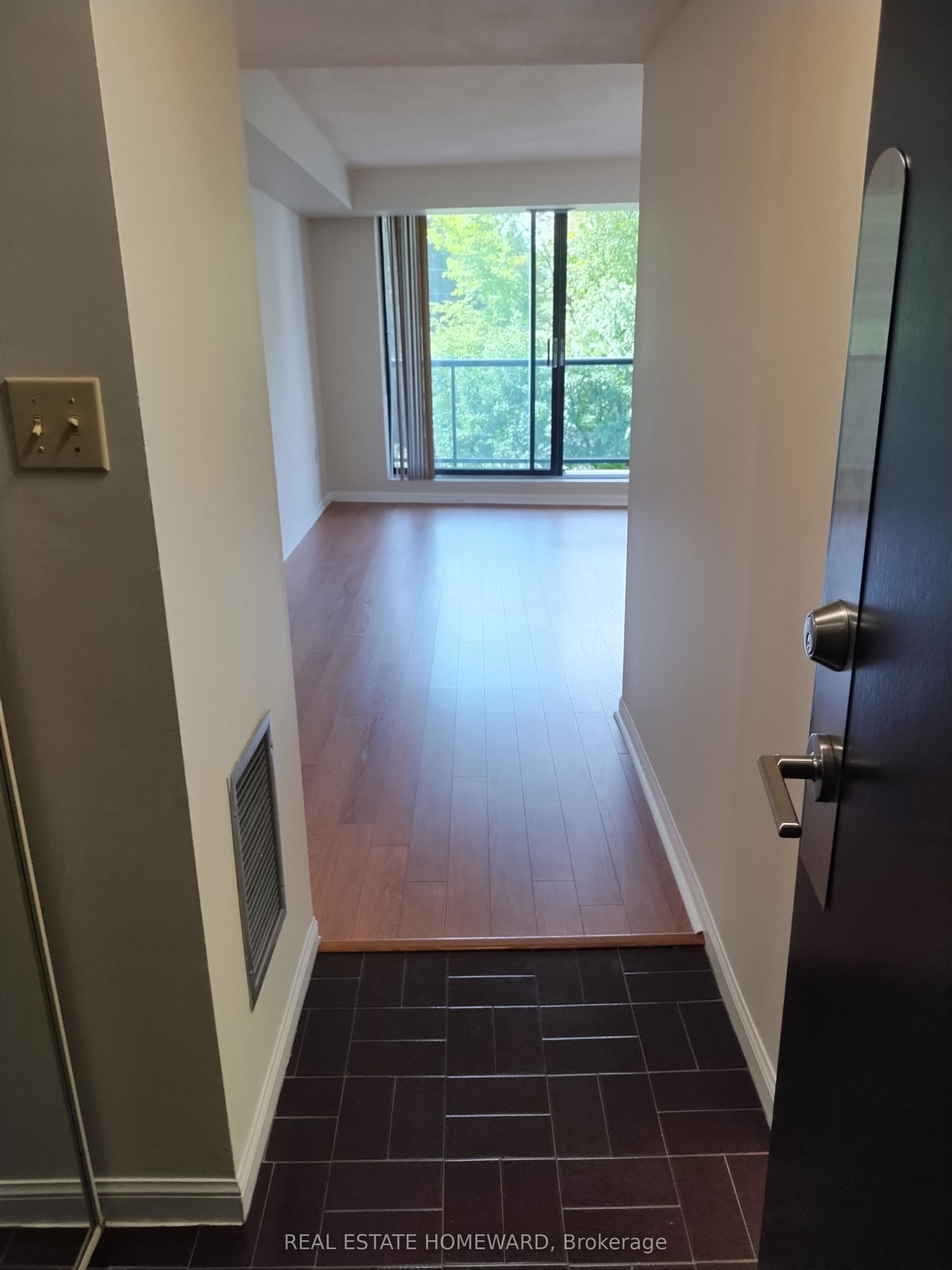 757 Victoria Pk Avenue 401, Toronto, ON M4C 5N8 photo 4
