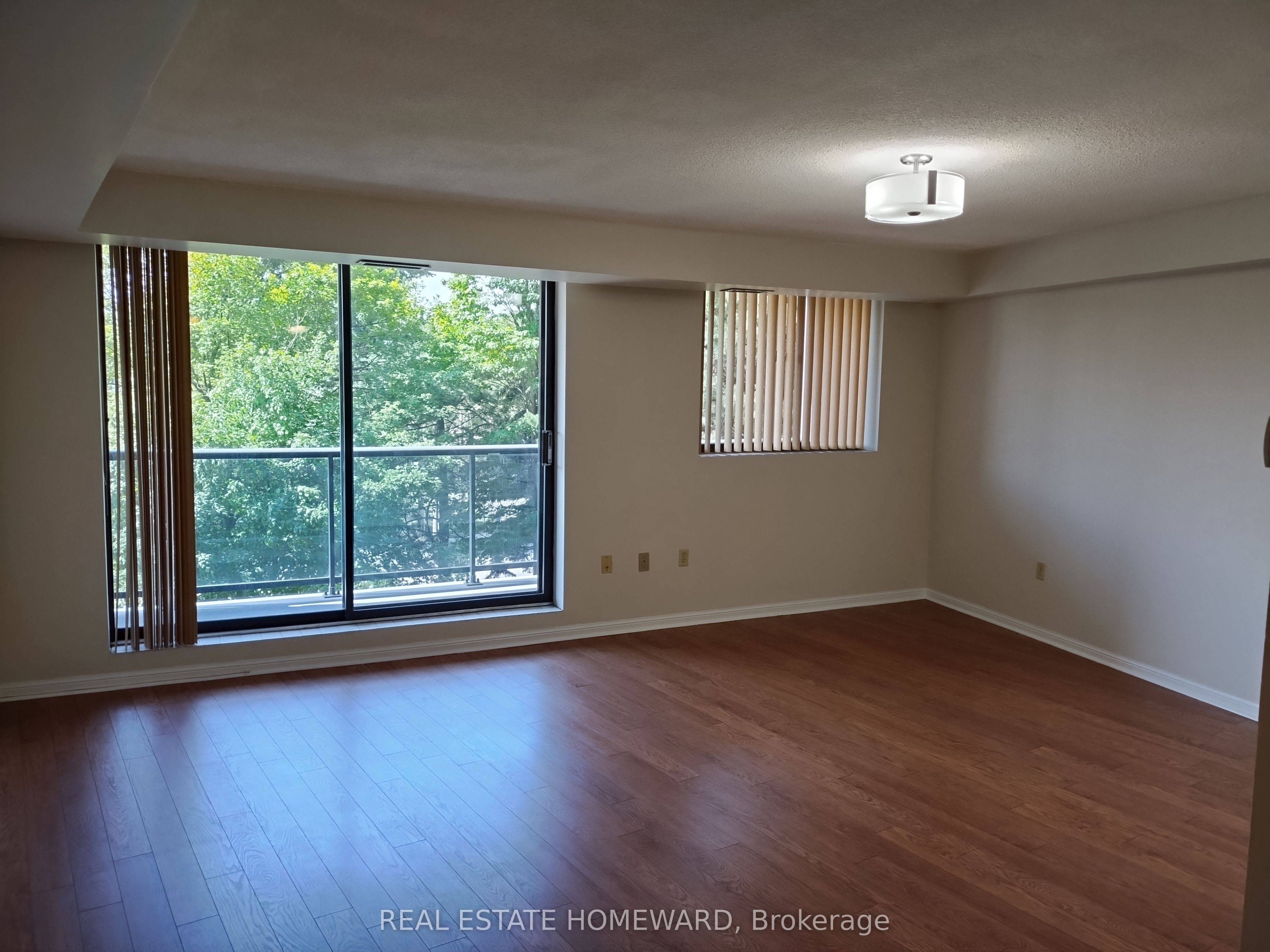 757 Victoria Pk Avenue 401, Toronto, ON M4C 5N8 photo 5