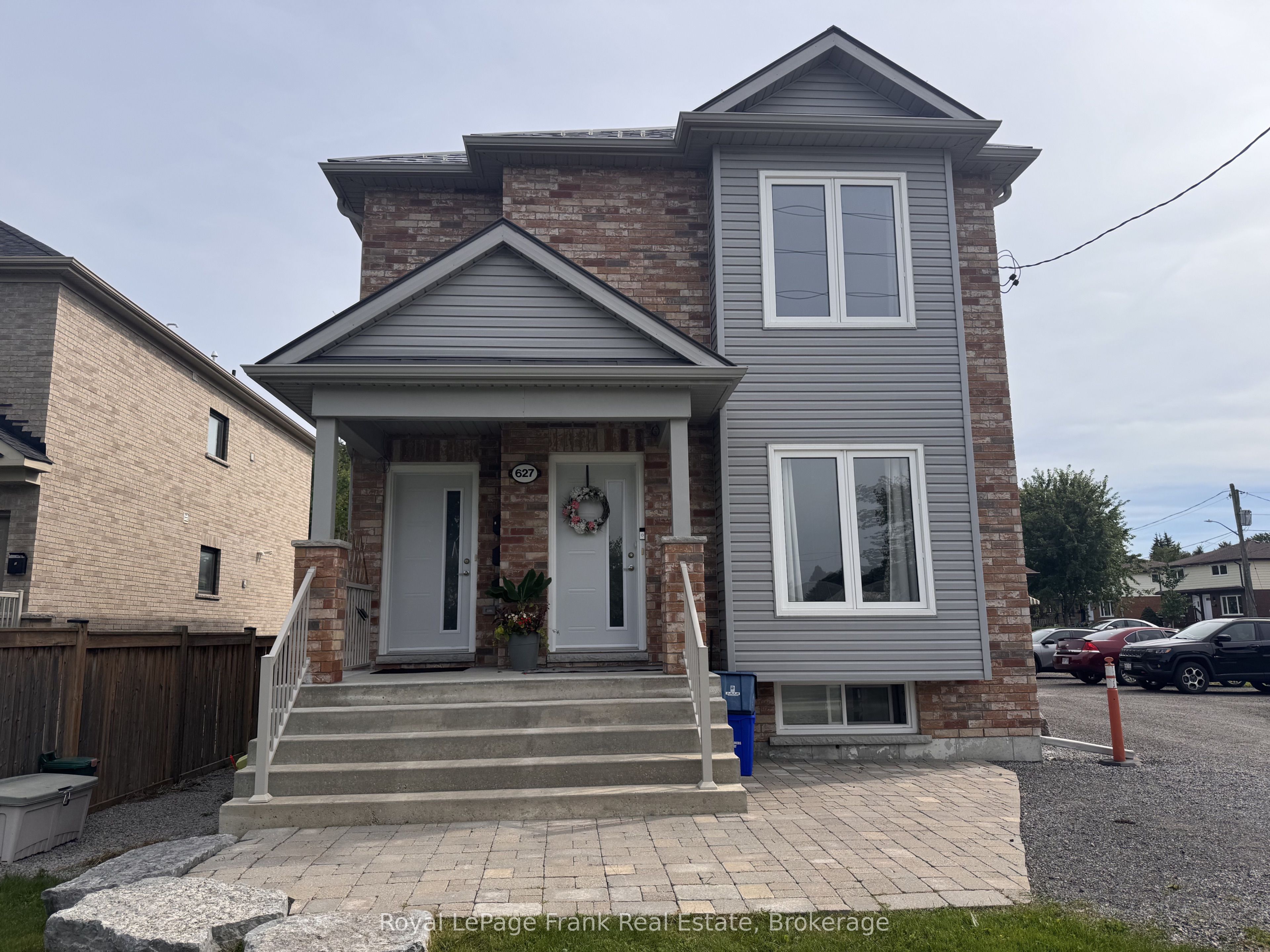 627 Bloor Street E, Oshawa, ON L1H 3N4