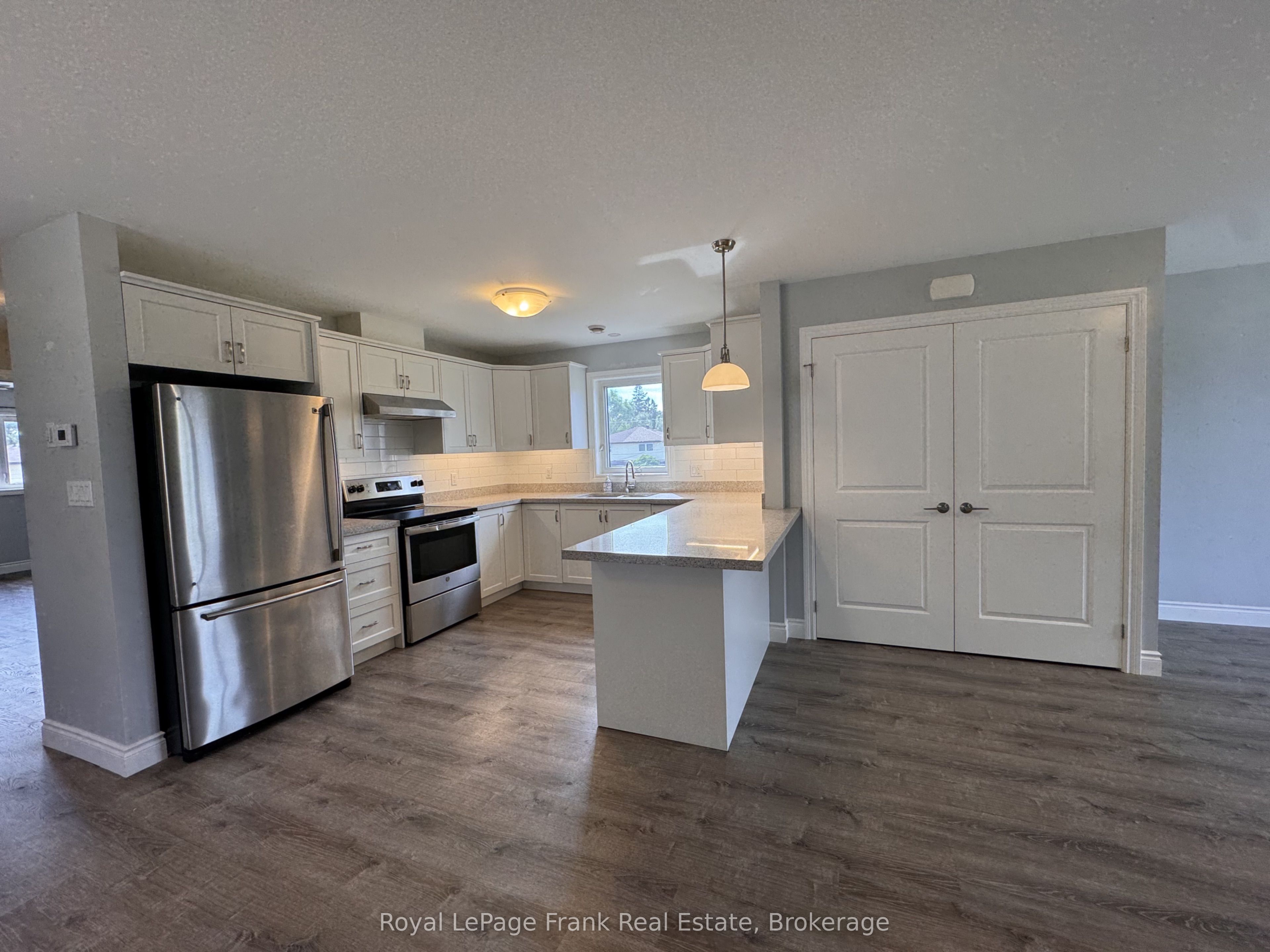 627 Bloor Street E, Oshawa, ON L1H 3N4 photo 4
