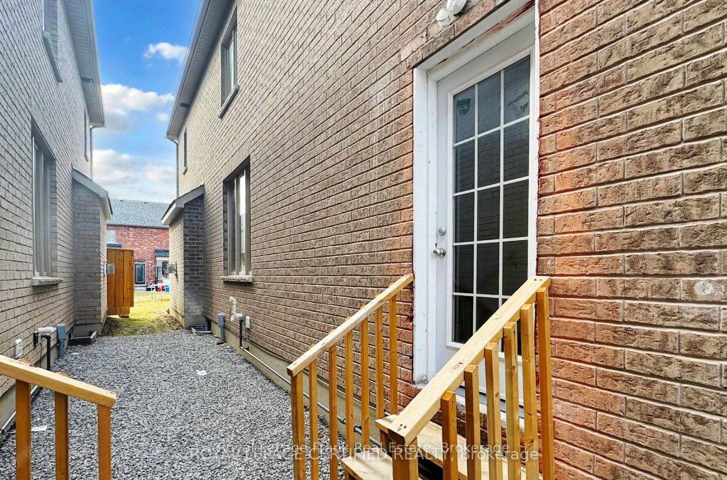 21 Ouellette Drive Basement, Whitby, ON L1P 0E3 photo 2