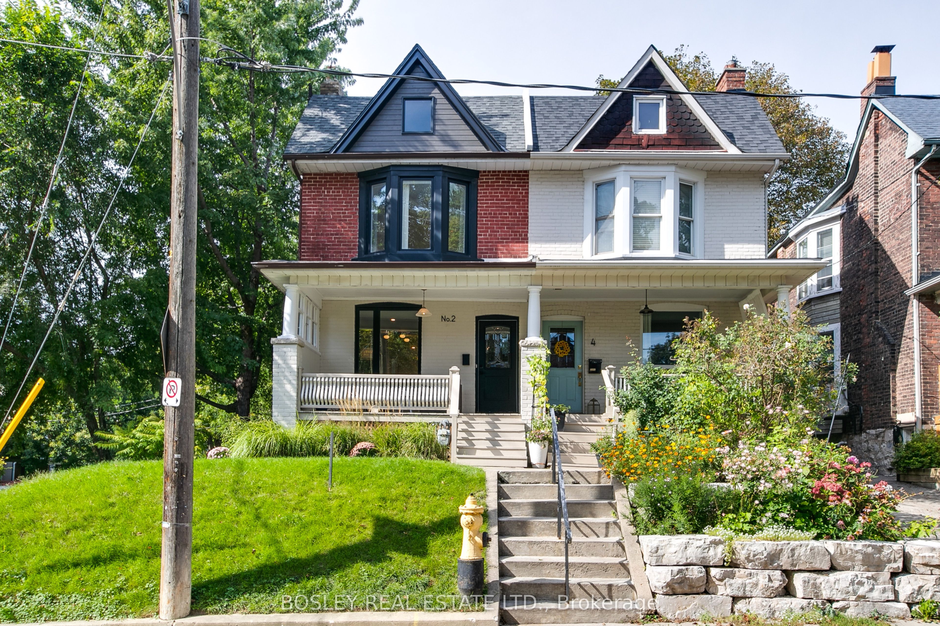 2 Sandford Avenue, Toronto, ON M4L 2E7