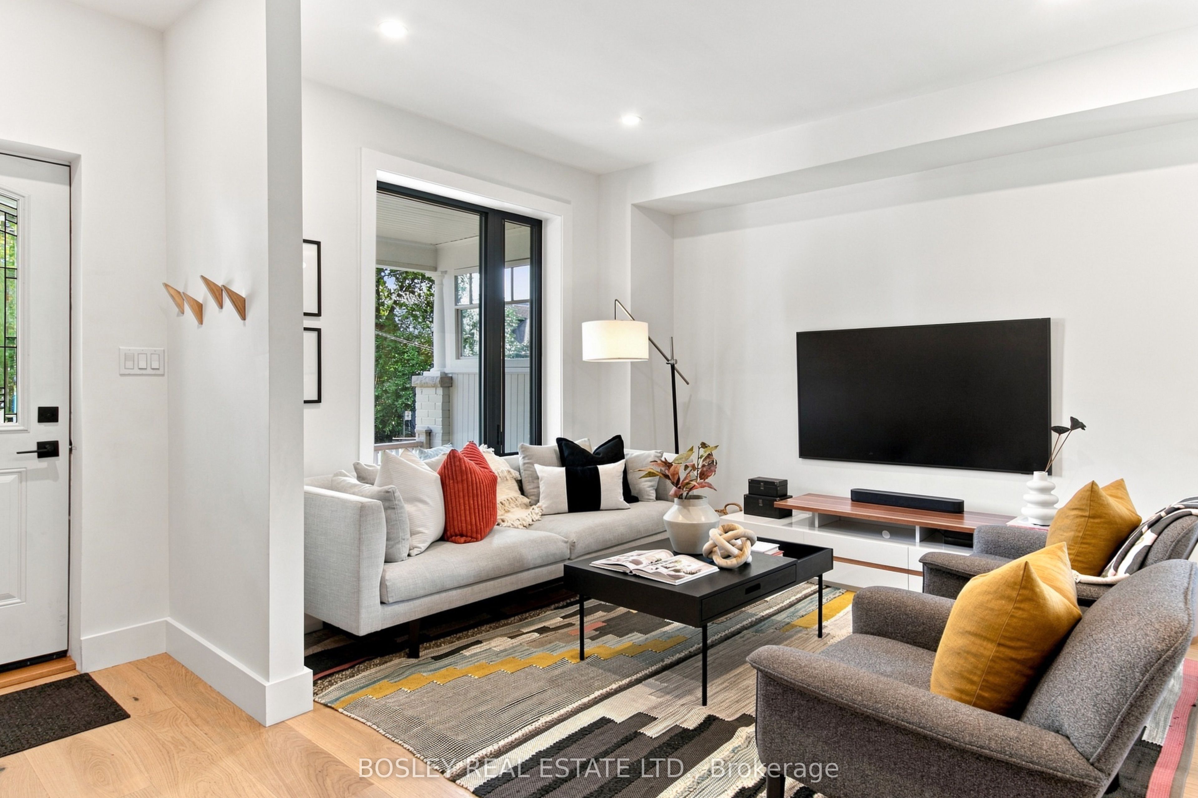 2 Sandford Avenue, Toronto, ON M4L 2E7 photo 5