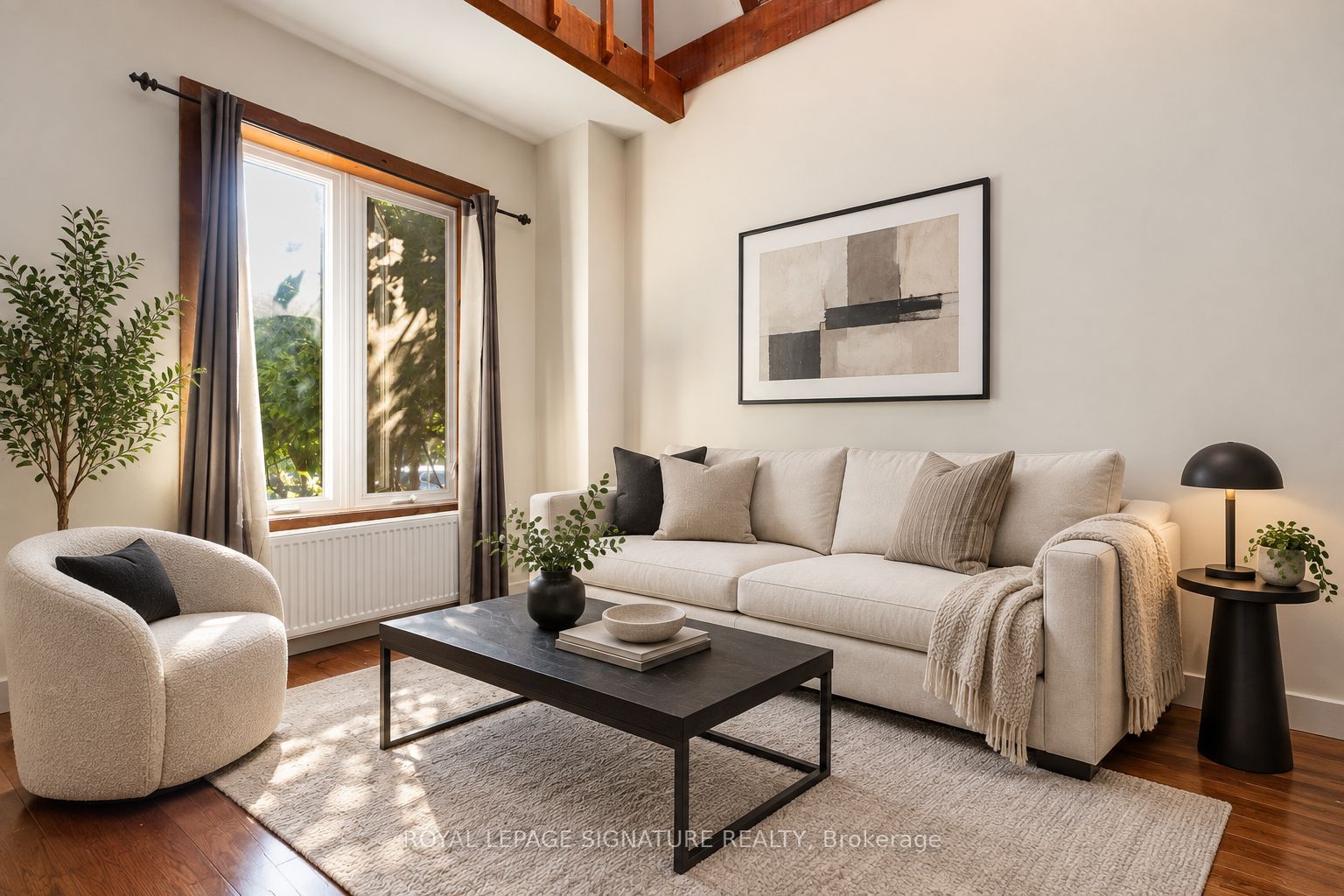 22 Curzon Street E Main, Toronto, ON M4M 3B4 photo 4