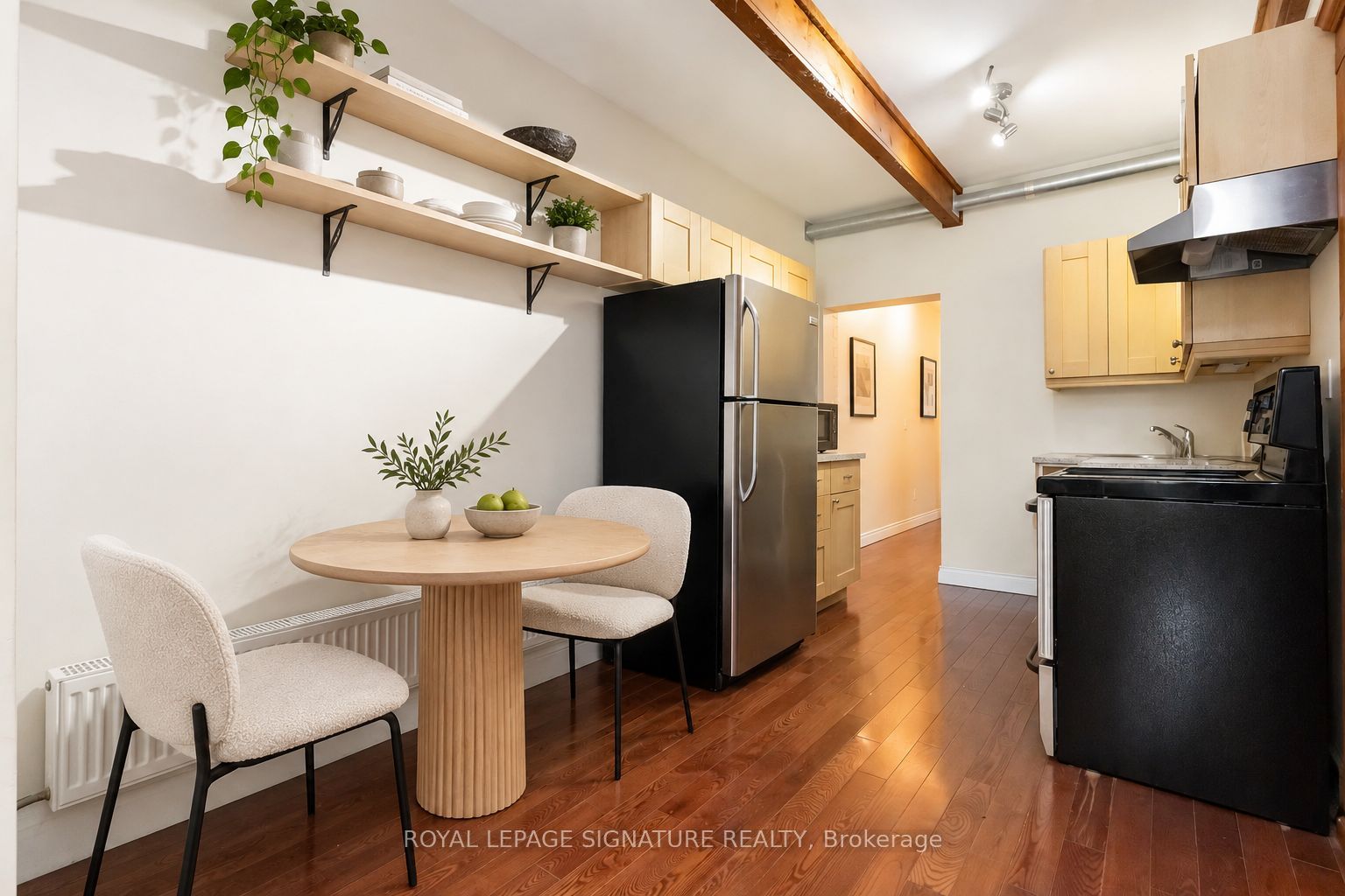 22 Curzon Street E Main, Toronto, ON M4M 3B4 photo 5