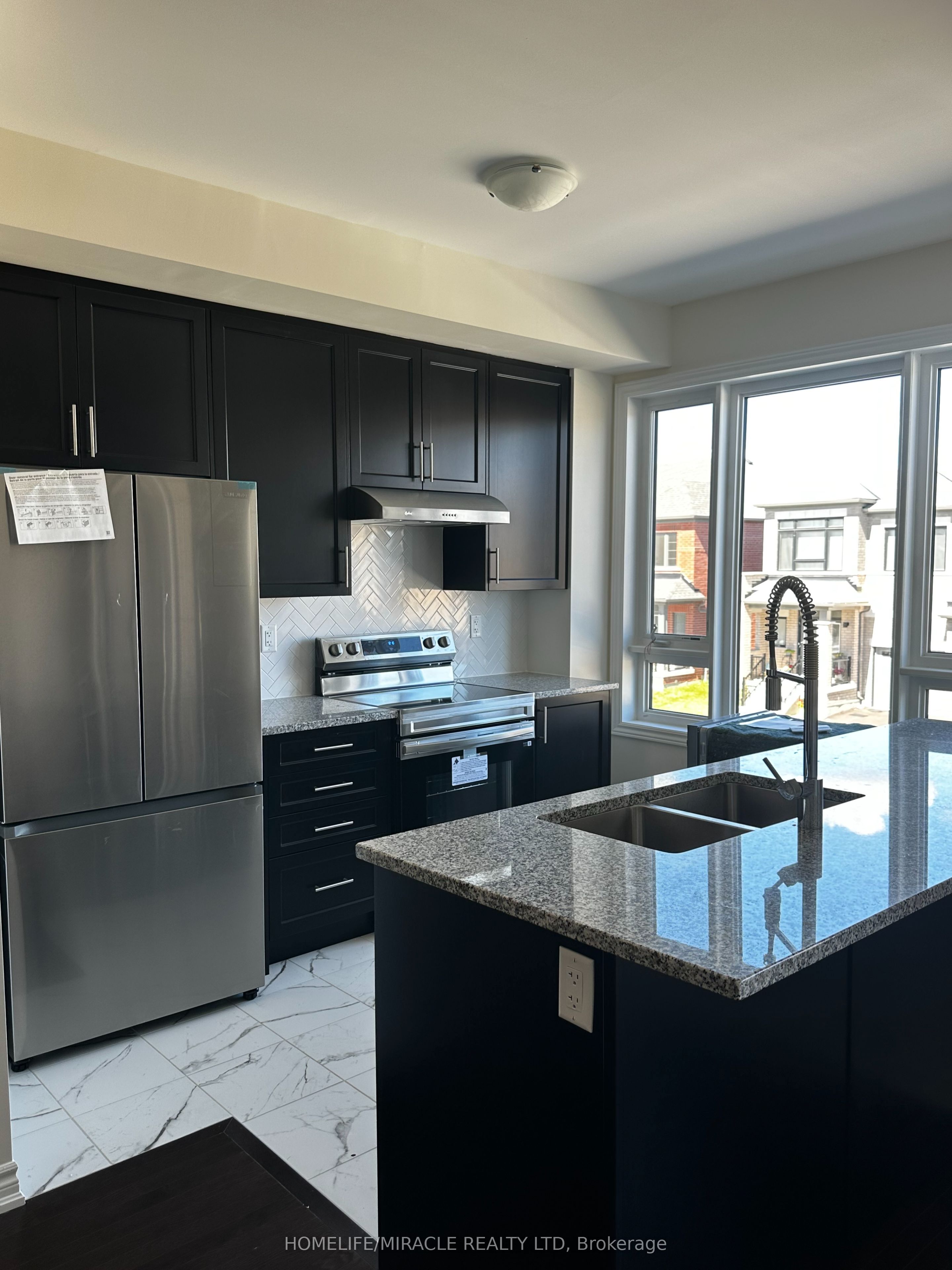 71 MCGOWAN Drive, Whitby, ON L1P 0S2 photo 3