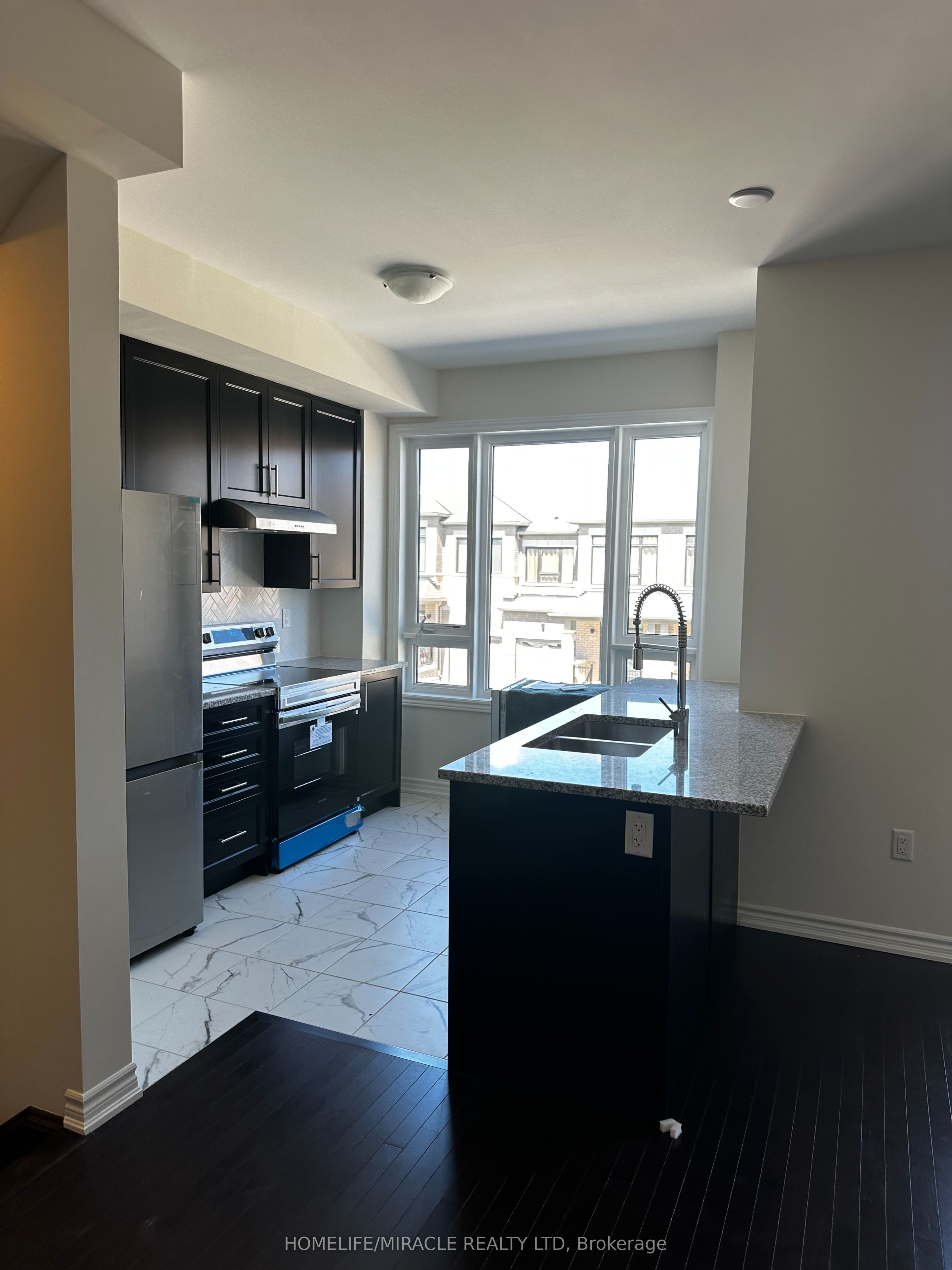 71 MCGOWAN Drive, Whitby, ON L1P 0S2 photo 5
