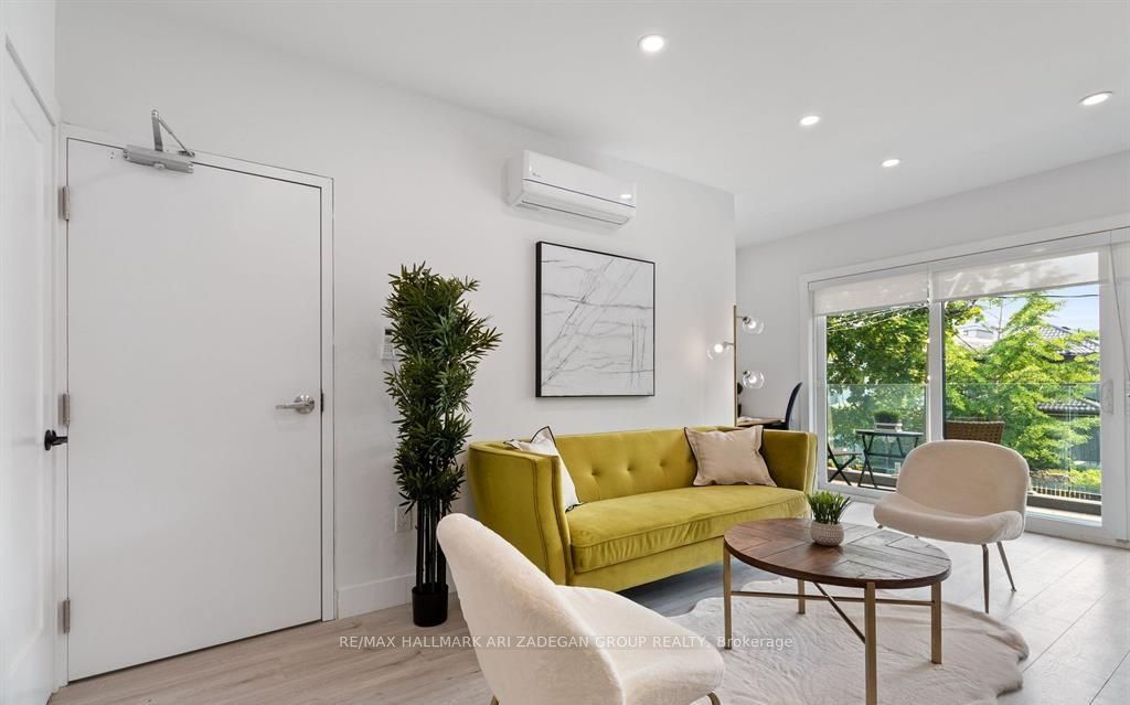 16 Minto Street 2, Toronto, ON M4L 1B6 photo 3