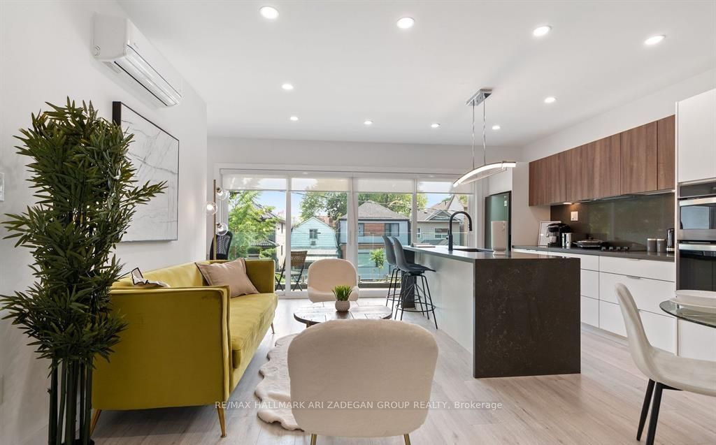 16 Minto Street 2, Toronto, ON M4L 1B6 photo 4