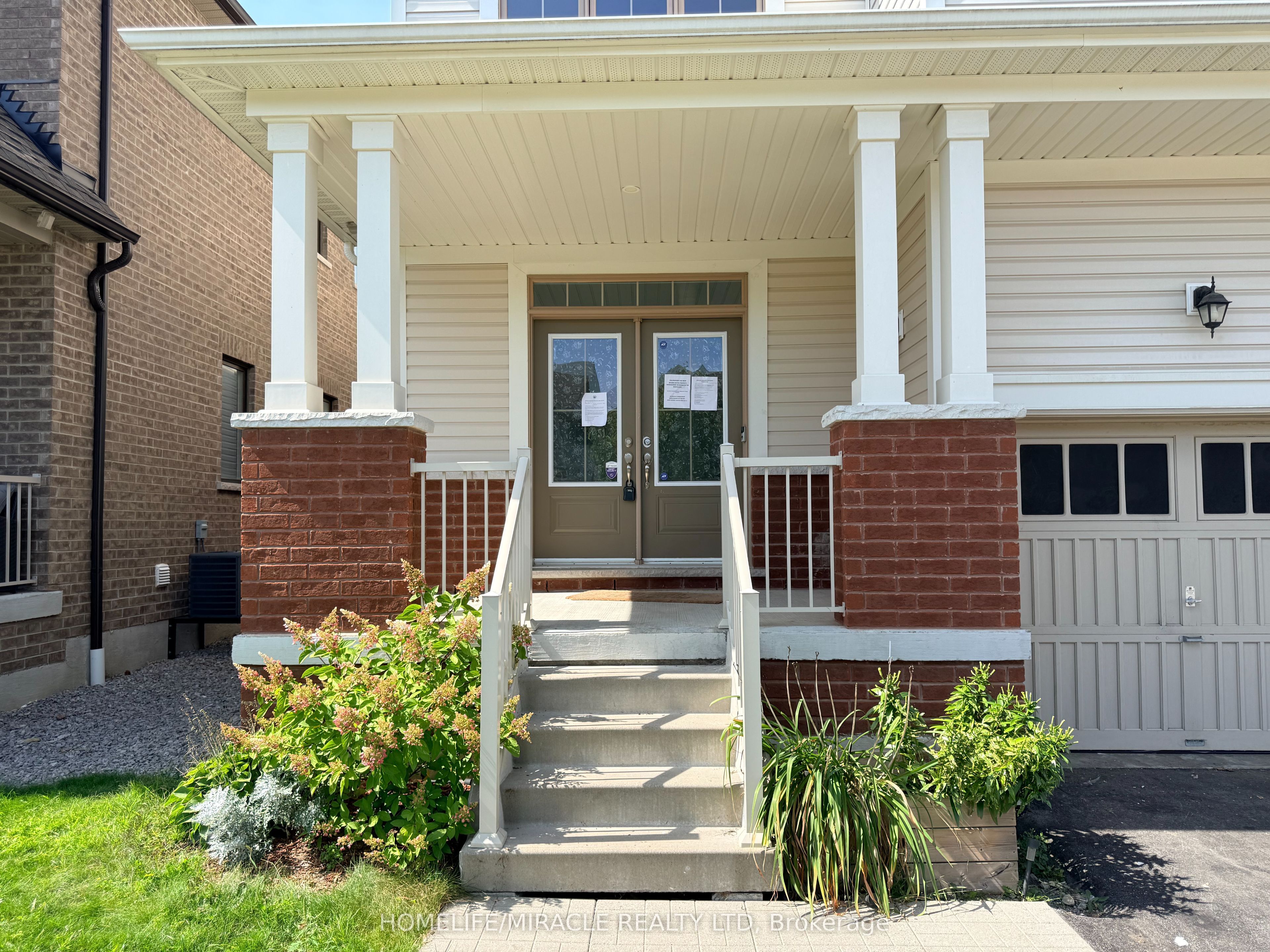 42 Arthur Mclaughlin Street, Clarington, ON L1C 0T6 photo 2