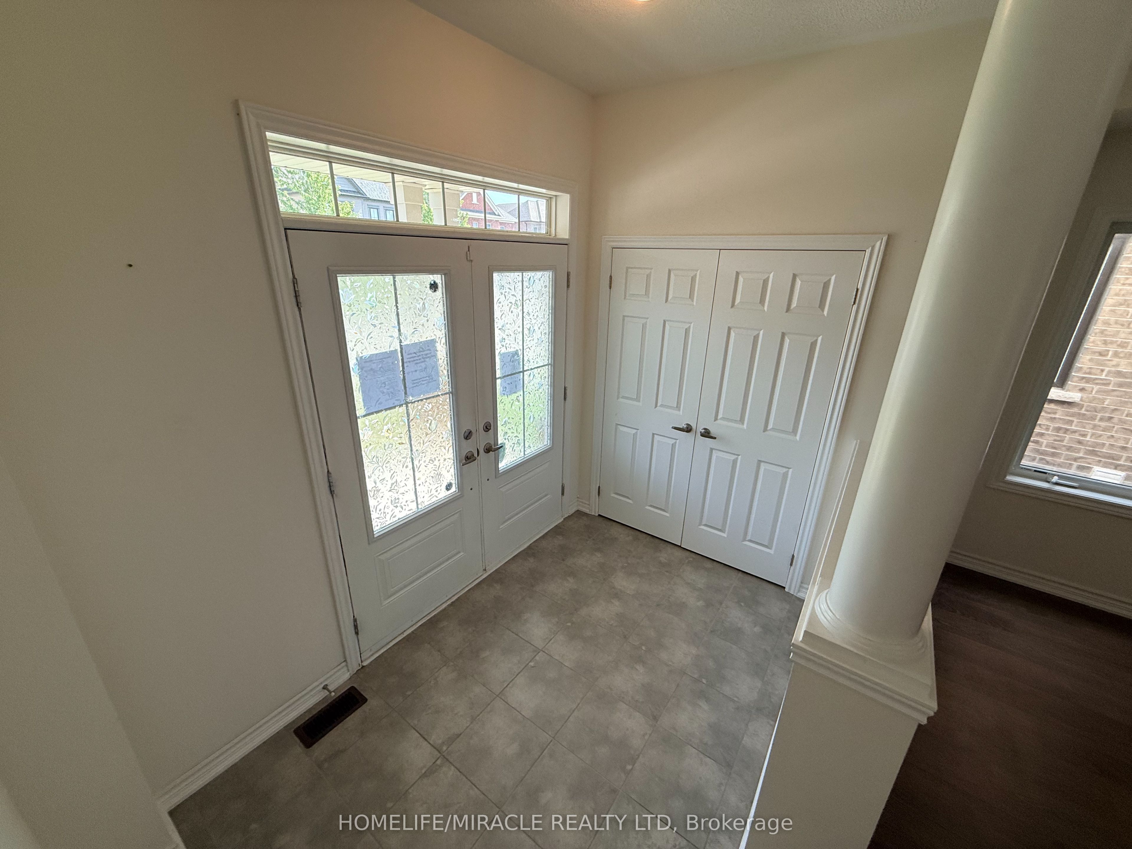 42 Arthur Mclaughlin Street, Clarington, ON L1C 0T6 photo 4