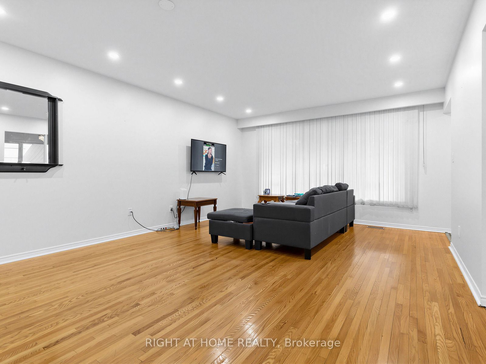 346 Lorindale Drive, Oshawa, ON L1H 6X4 photo 3
