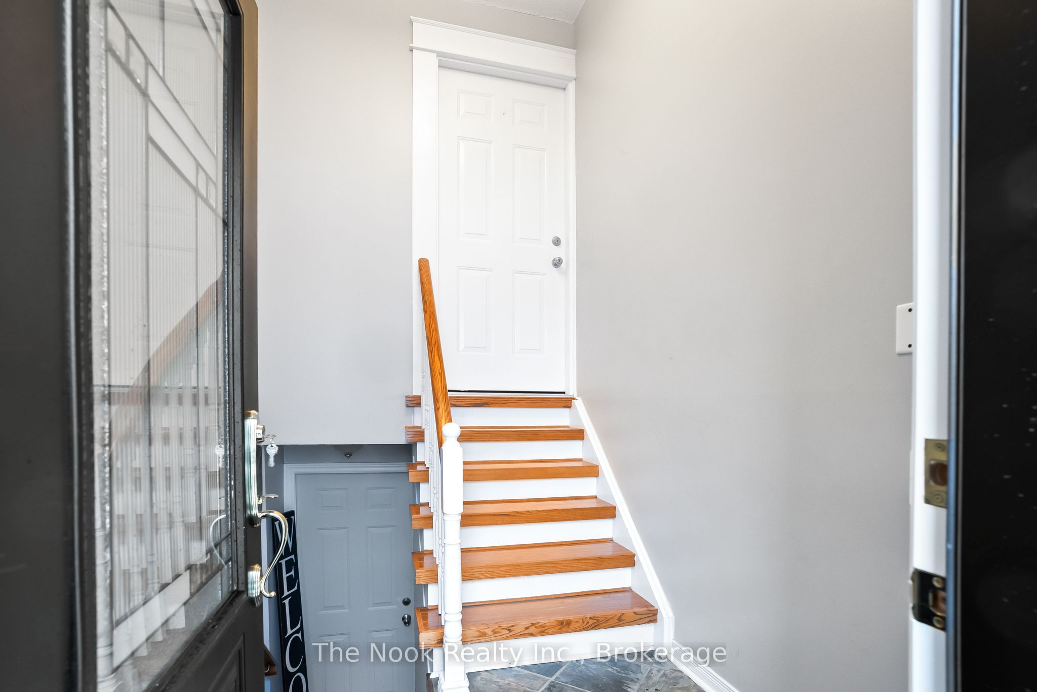 11 Jollow Drive Main & Upper, Clarington, ON L1C 4V9 photo 2