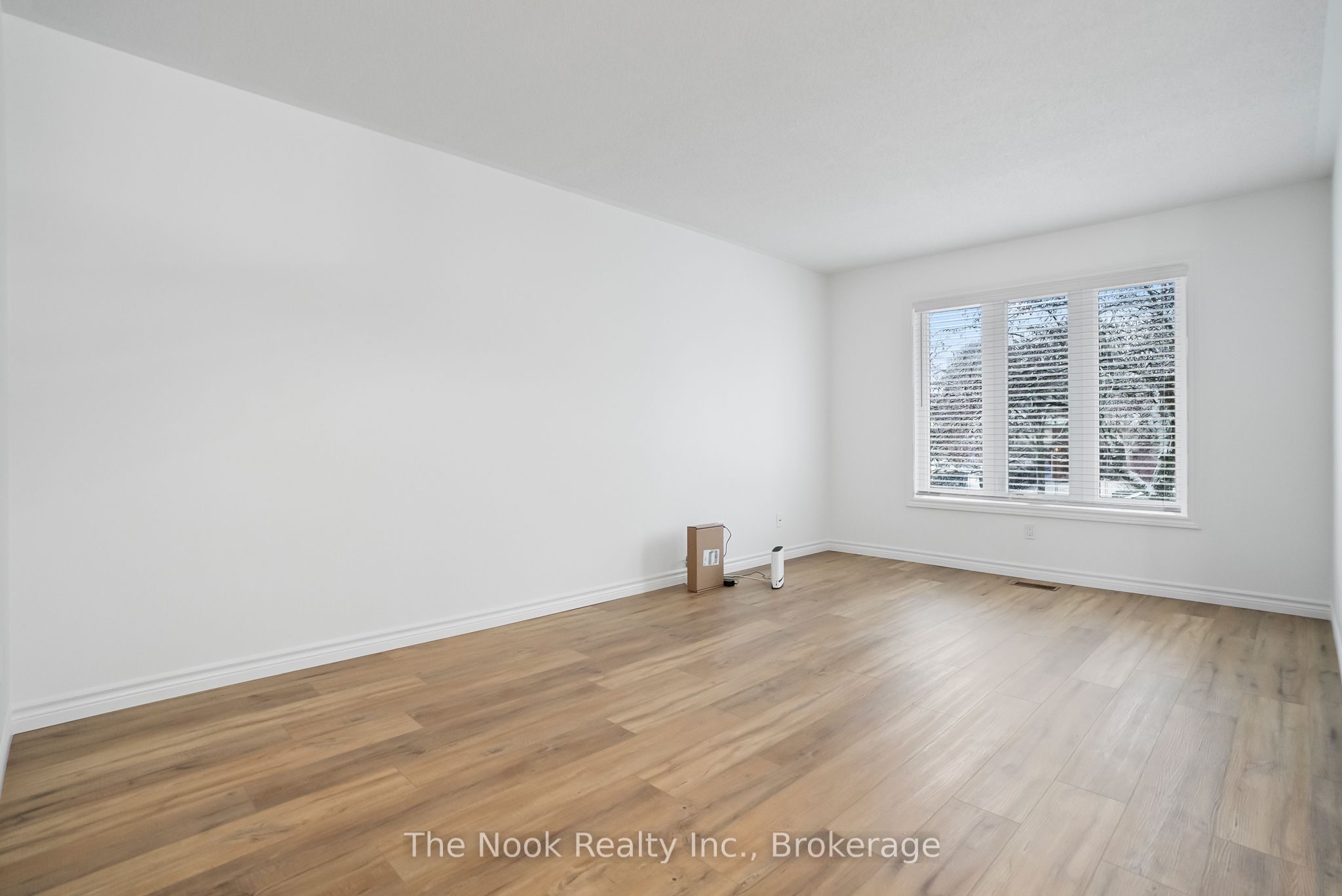 11 Jollow Drive Main & Upper, Clarington, ON L1C 4V9 photo 3