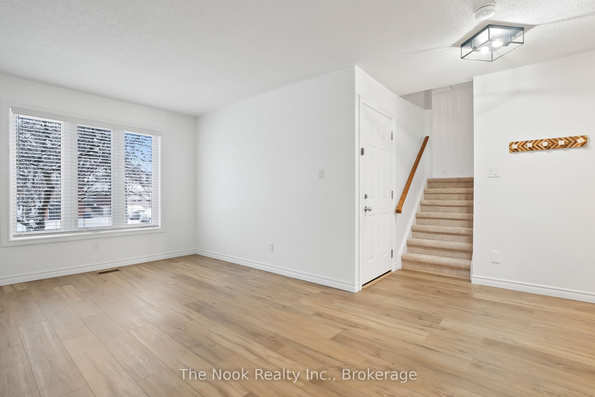 11 Jollow Drive Main & Upper, Clarington, ON L1C 4V9 photo 4