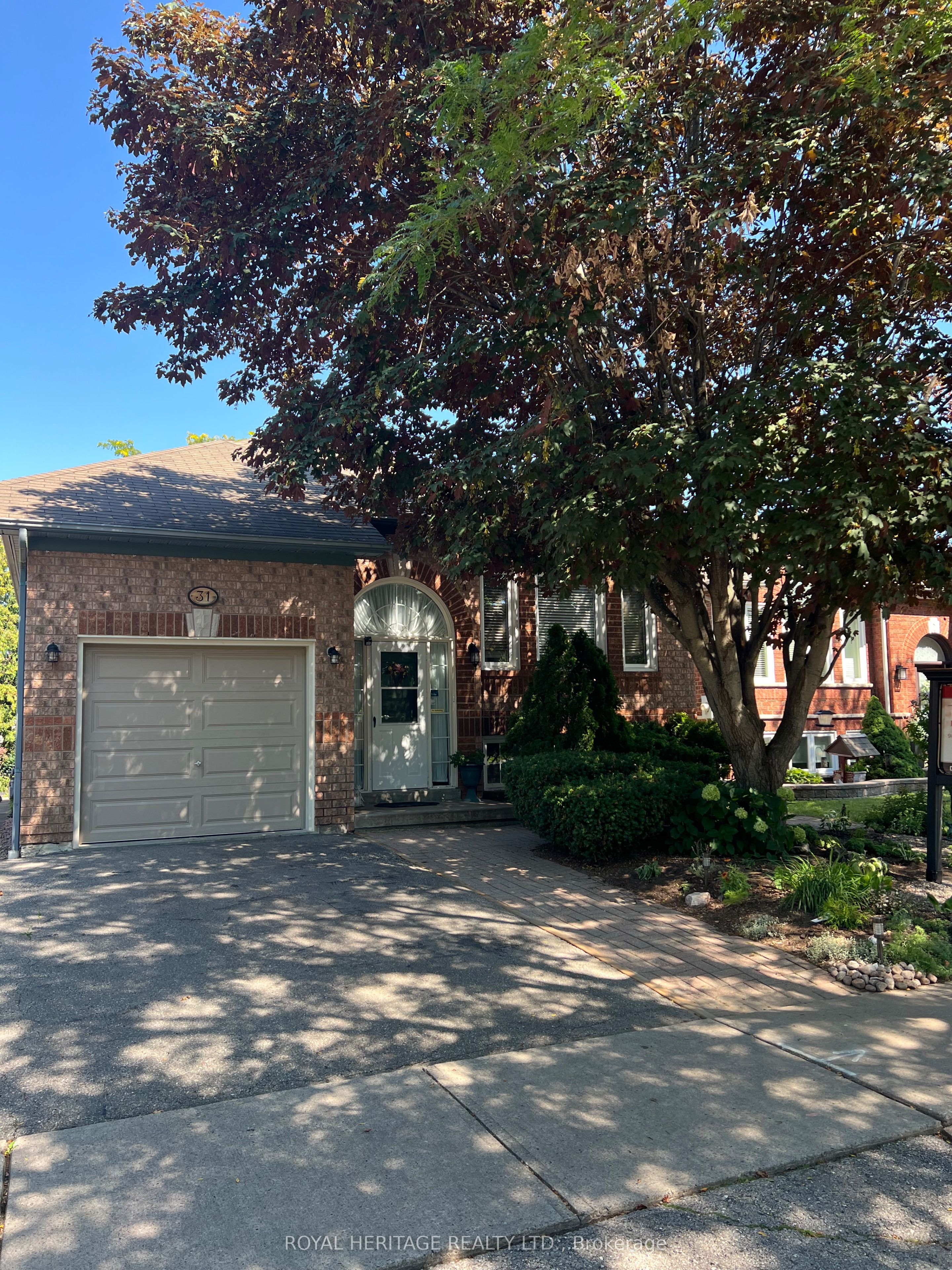31 Thames Drive N, Whitby, ON L1R 2M2 photo 2