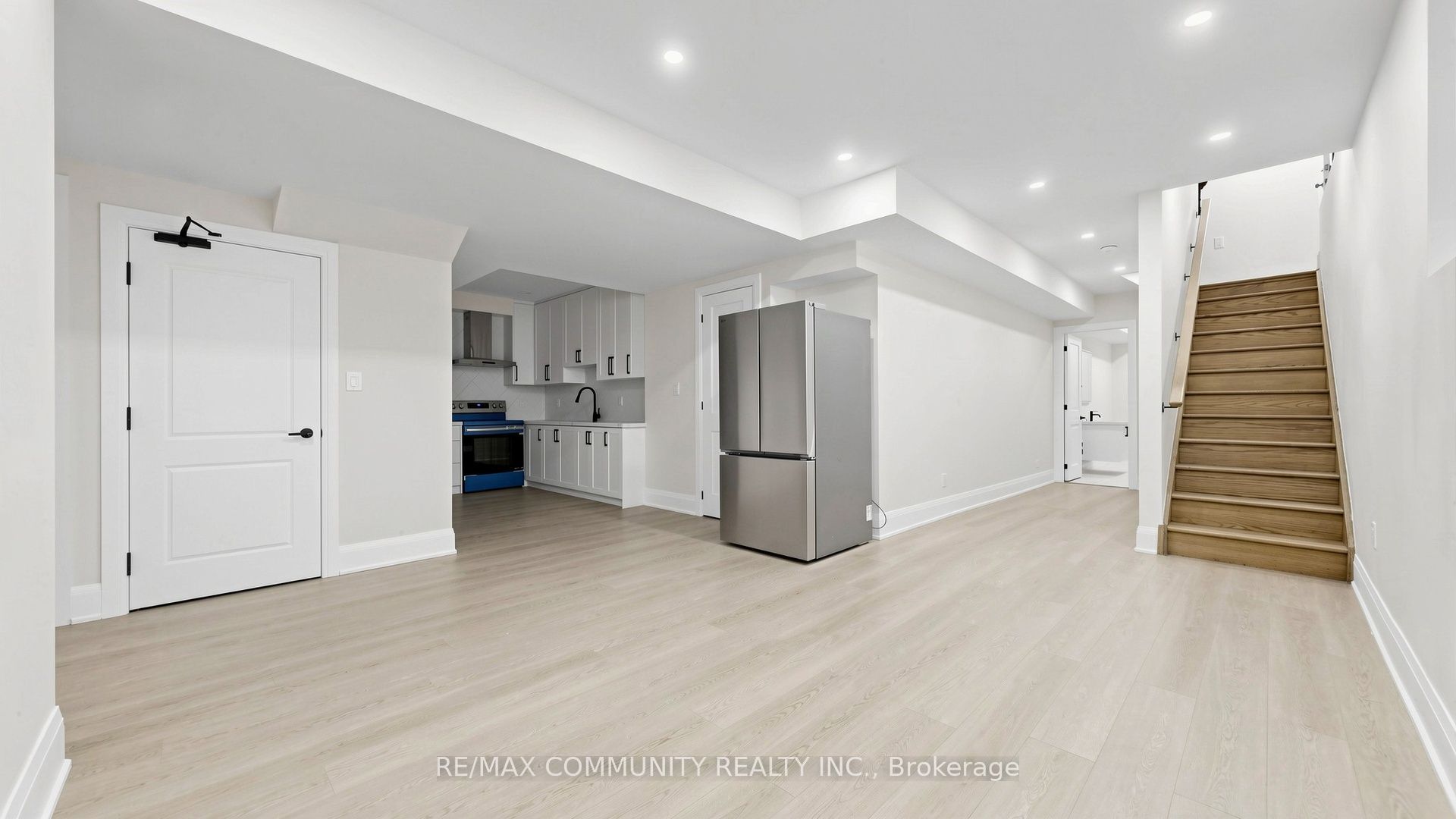 1544 Honey Locust Place Basement, Pickering, ON L1X 0P1 photo 4