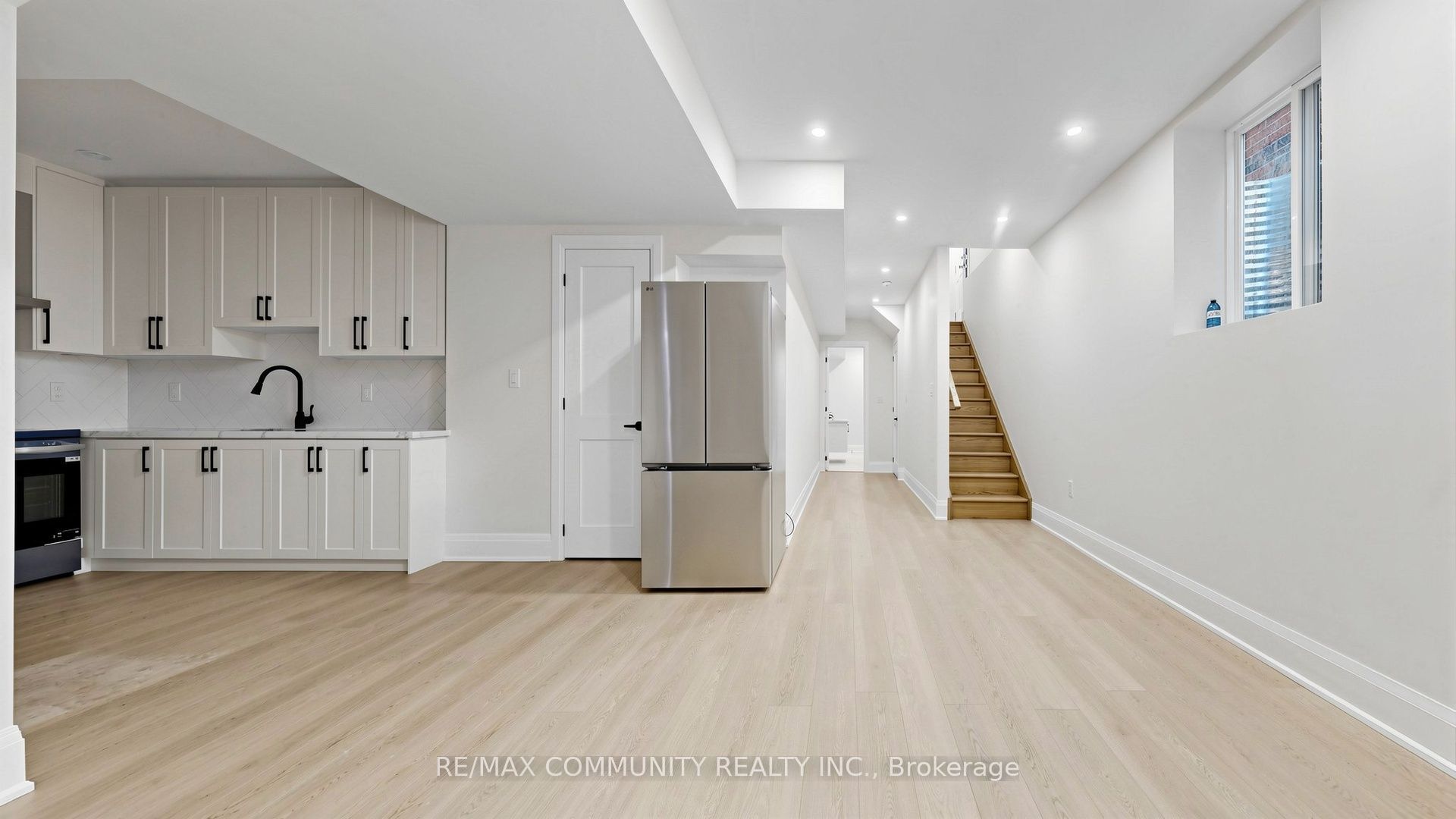 1544 Honey Locust Place Basement, Pickering, ON L1X 0P1 photo 5