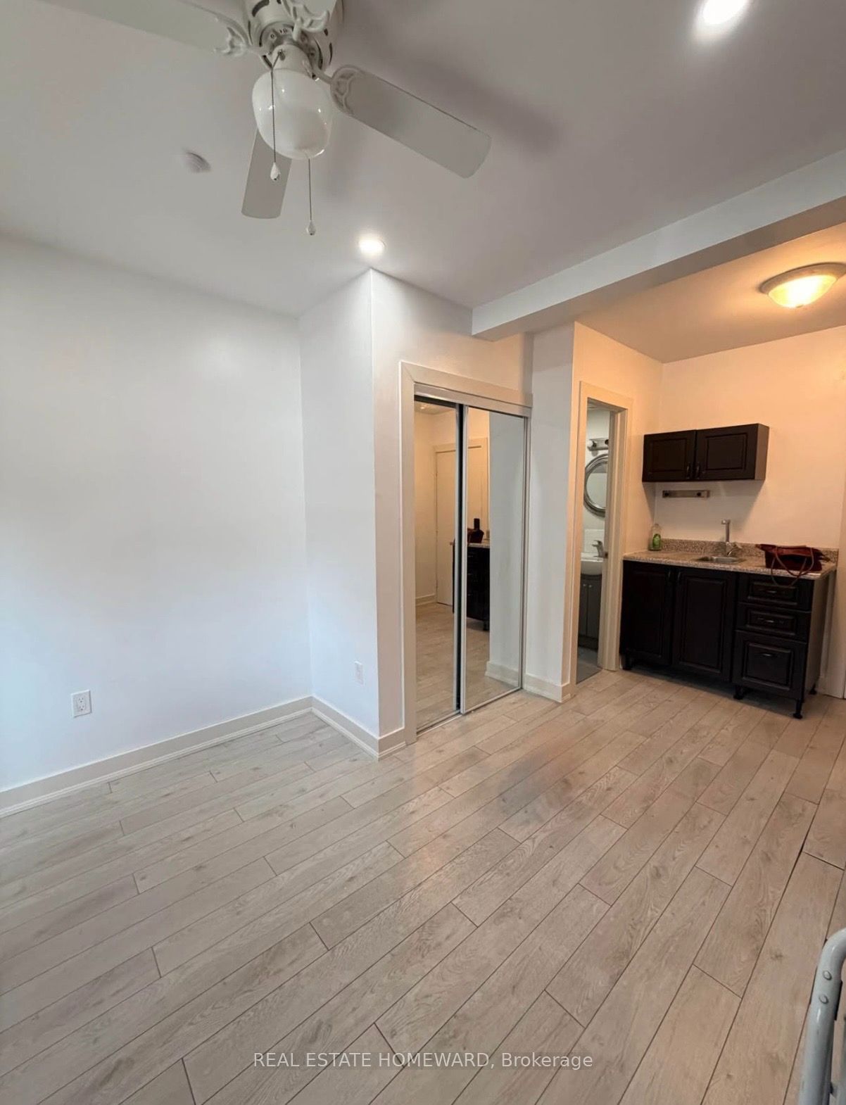 1659 Gerrard Street E 5, Toronto, ON M3B 2P5 photo 3