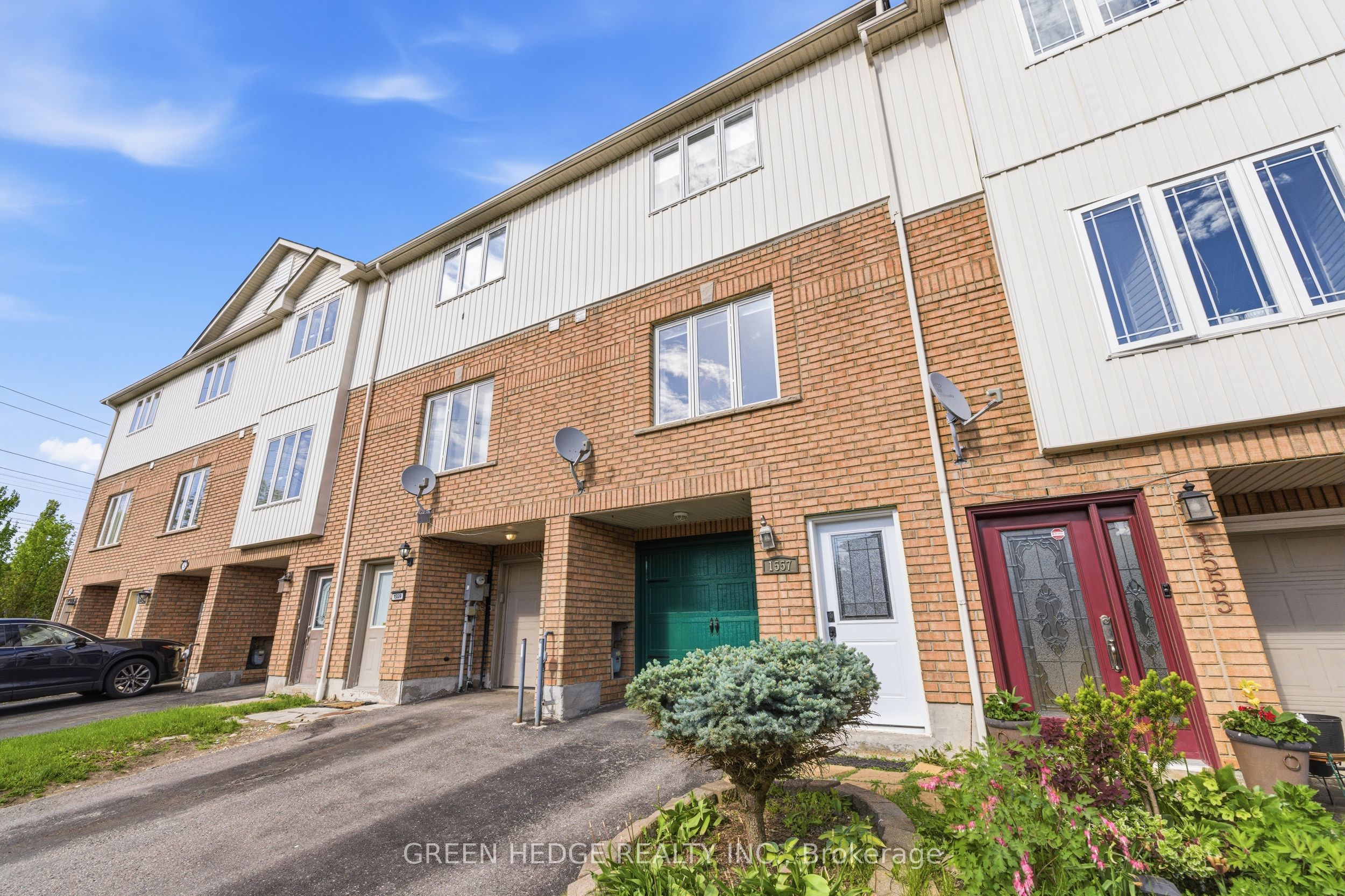 1557 Hummingbird Court, Pickering, ON L1V 7H8 photo 2