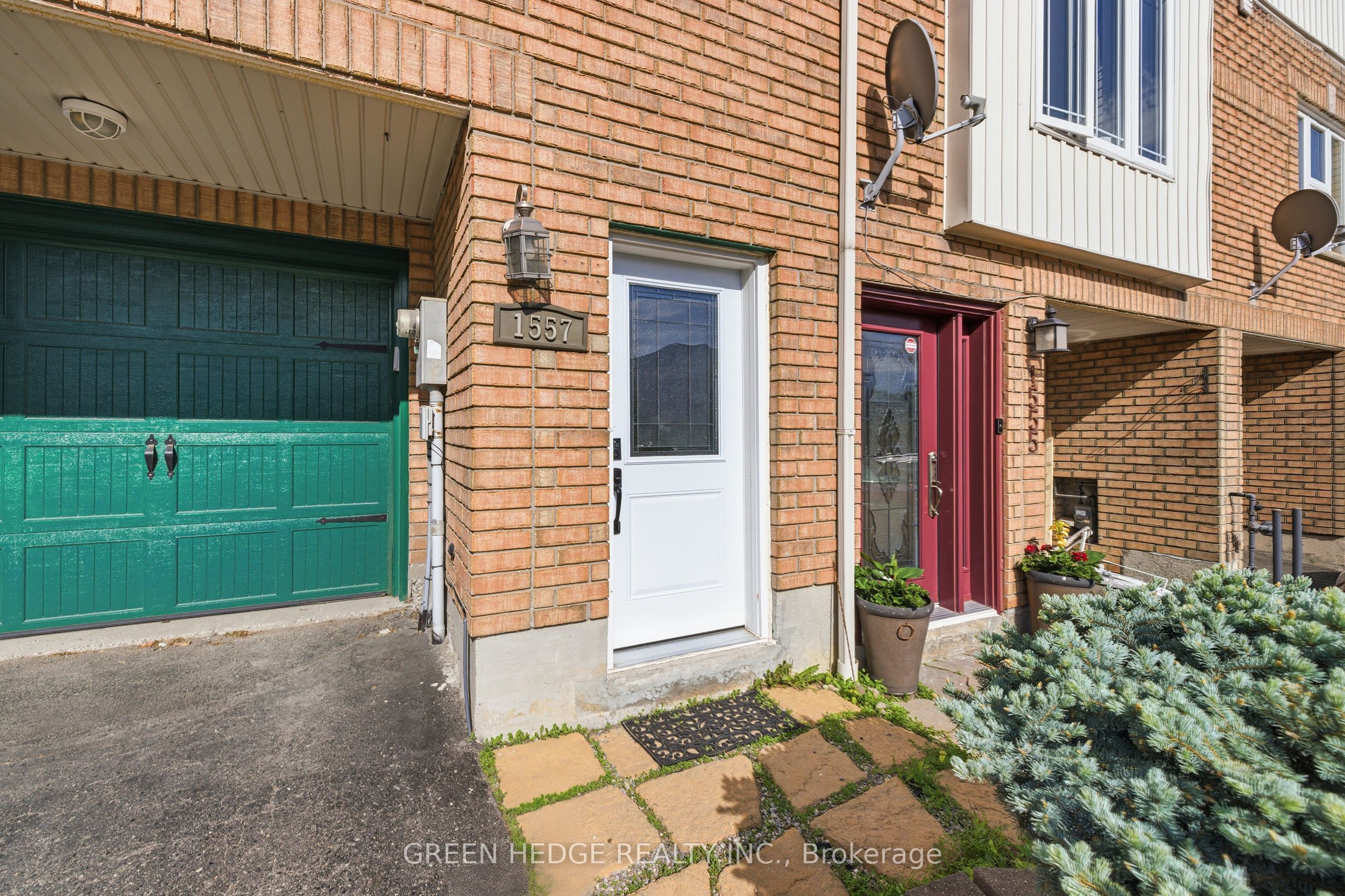 1557 Hummingbird Court, Pickering, ON L1V 7H8 photo 3
