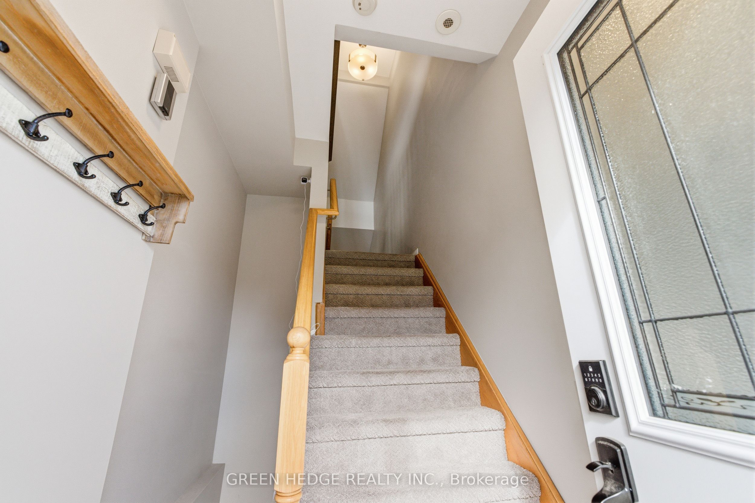 1557 Hummingbird Court, Pickering, ON L1V 7H8 photo 4