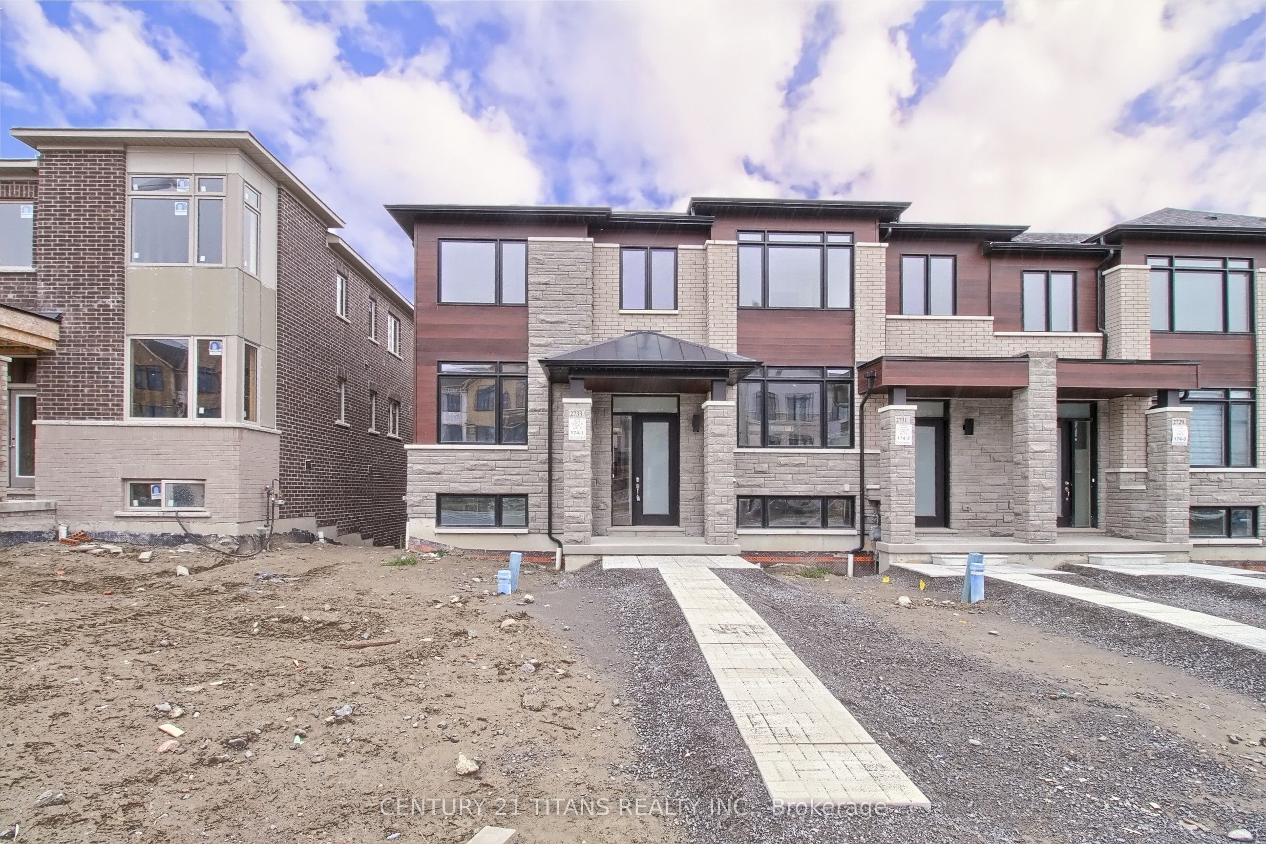 2733 Peter Matthews Drive, Pickering, ON L1X 0M2 photo 2