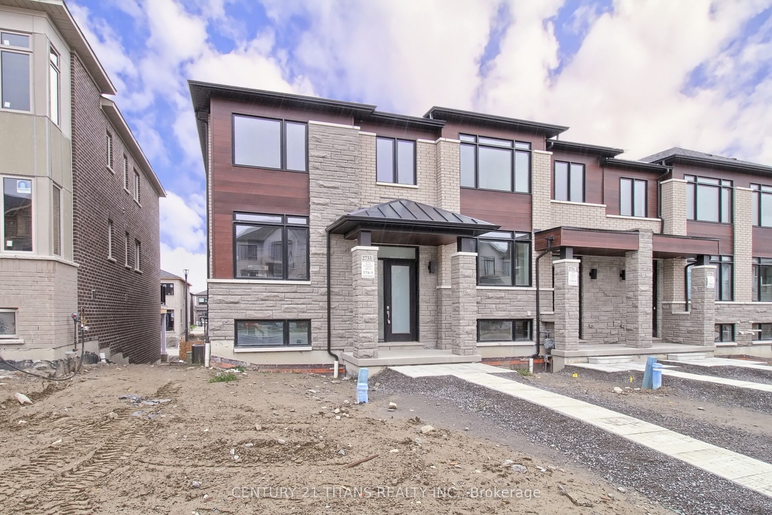 2733 Peter Matthews Drive, Pickering, ON L1X 0M2 photo 3