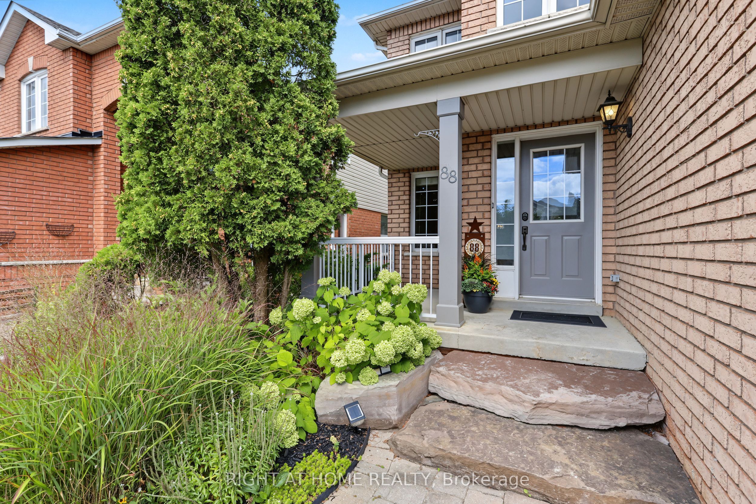 88 Scottsdale Drive, Clarington, ON L1C 5G4 photo 3