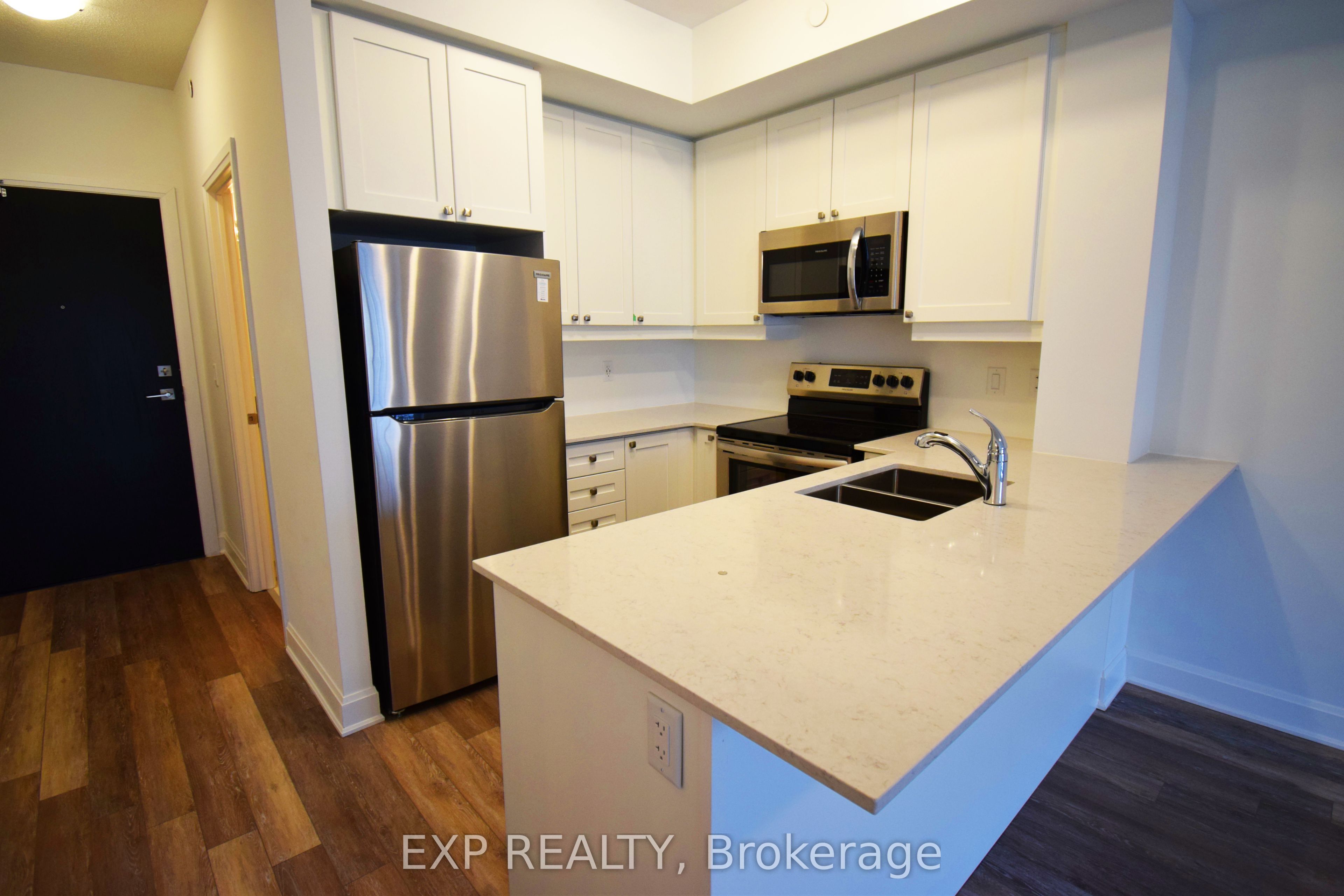 50 Lakebreeze Drive 225, Clarington, ON L1B 0V9 photo 2