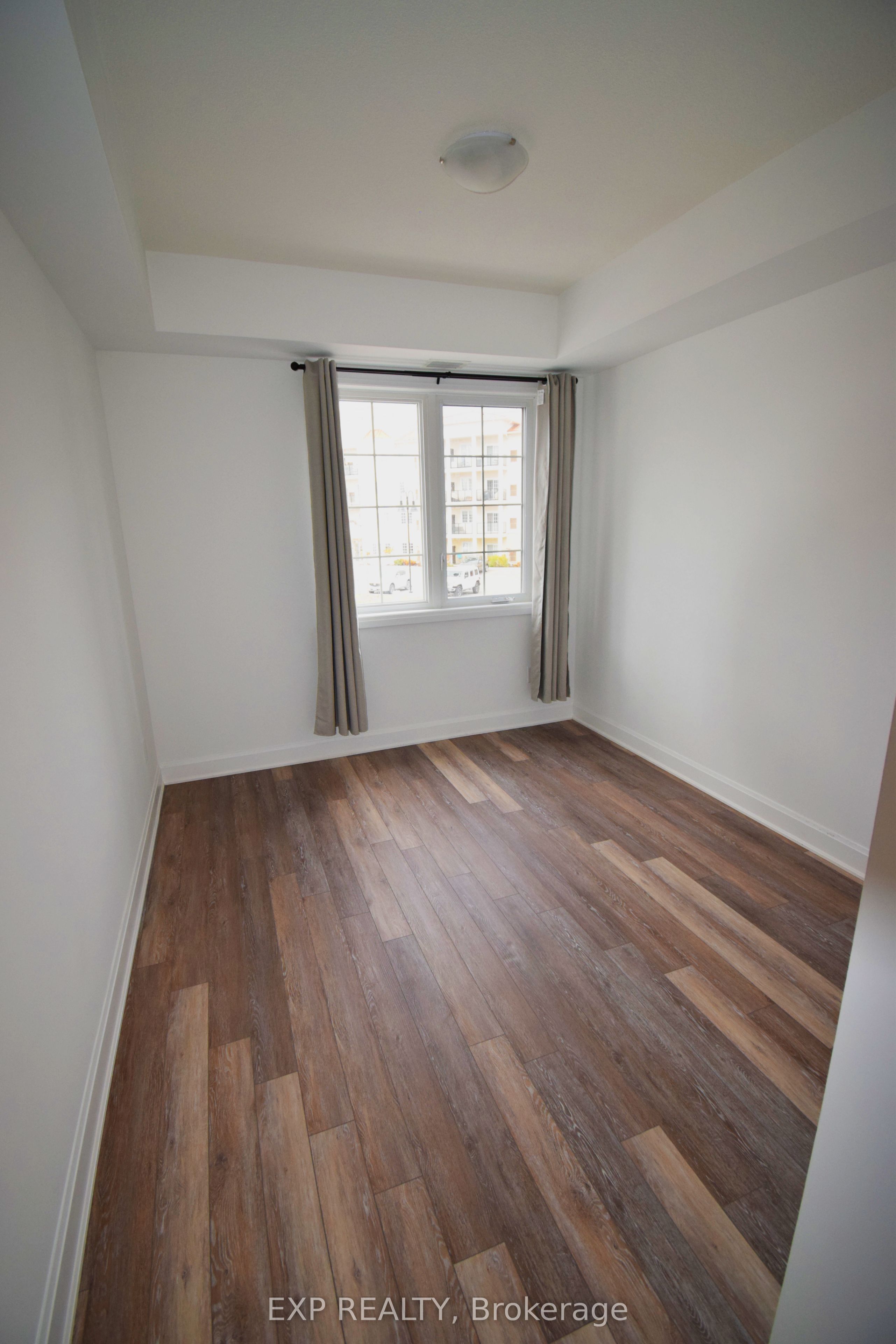 50 Lakebreeze Drive 225, Clarington, ON L1B 0V9 photo 4