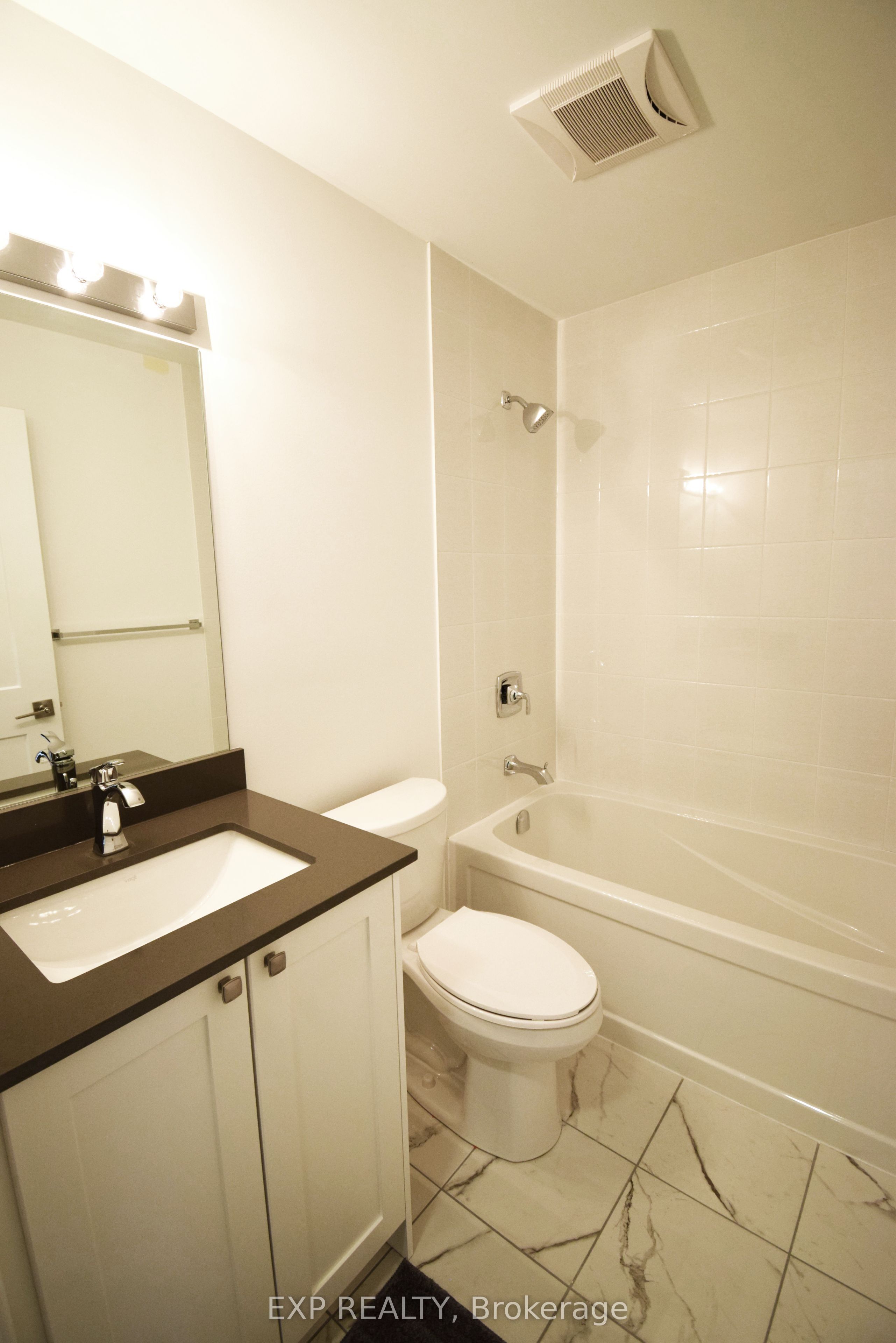 50 Lakebreeze Drive 225, Clarington, ON L1B 0V9 photo 5