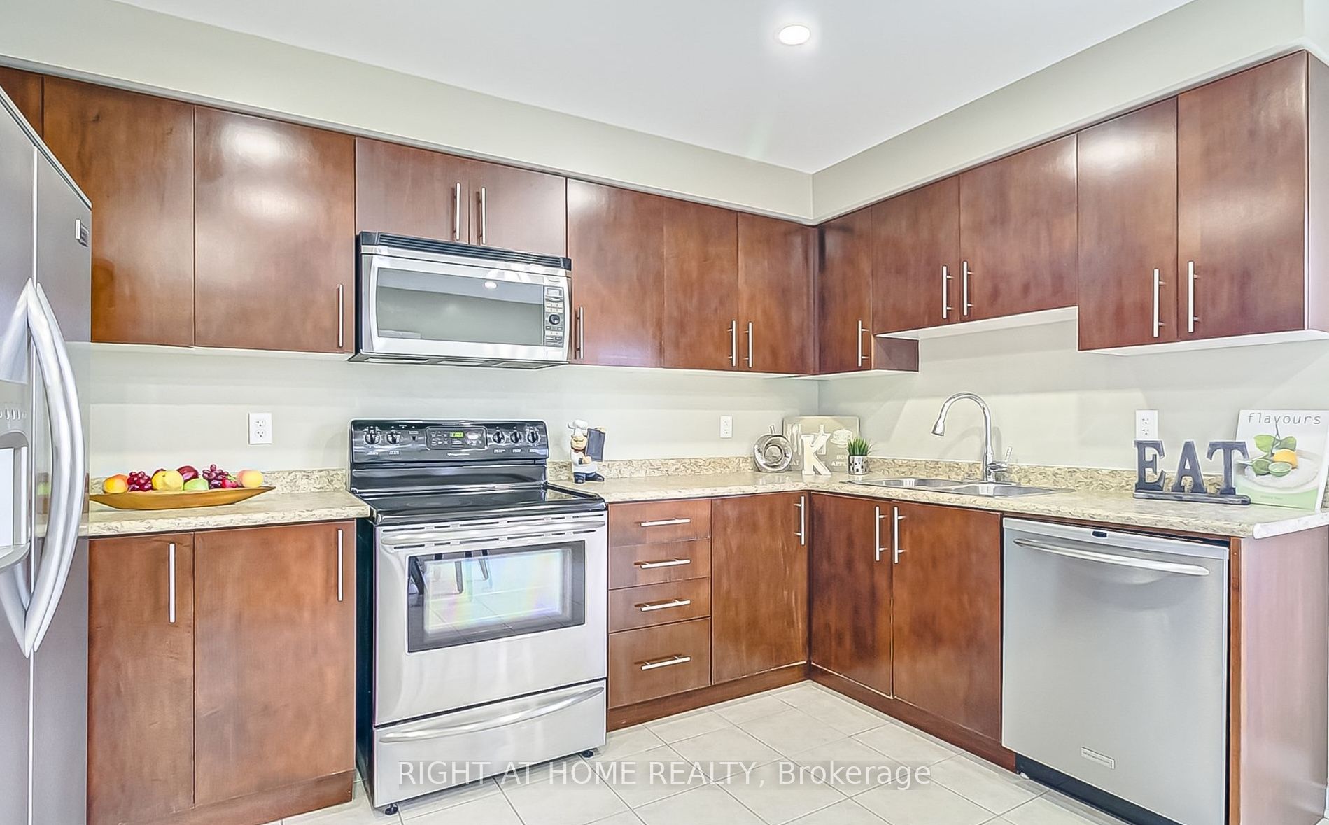164 Bayly Street W Main, Ajax, ON L1S 0C3 photo 5