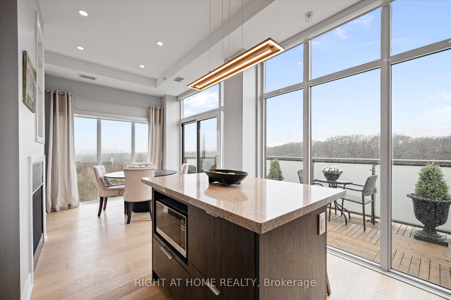 580 Kingston Road PH1, Toronto, ON M4E 1P9 photo 2