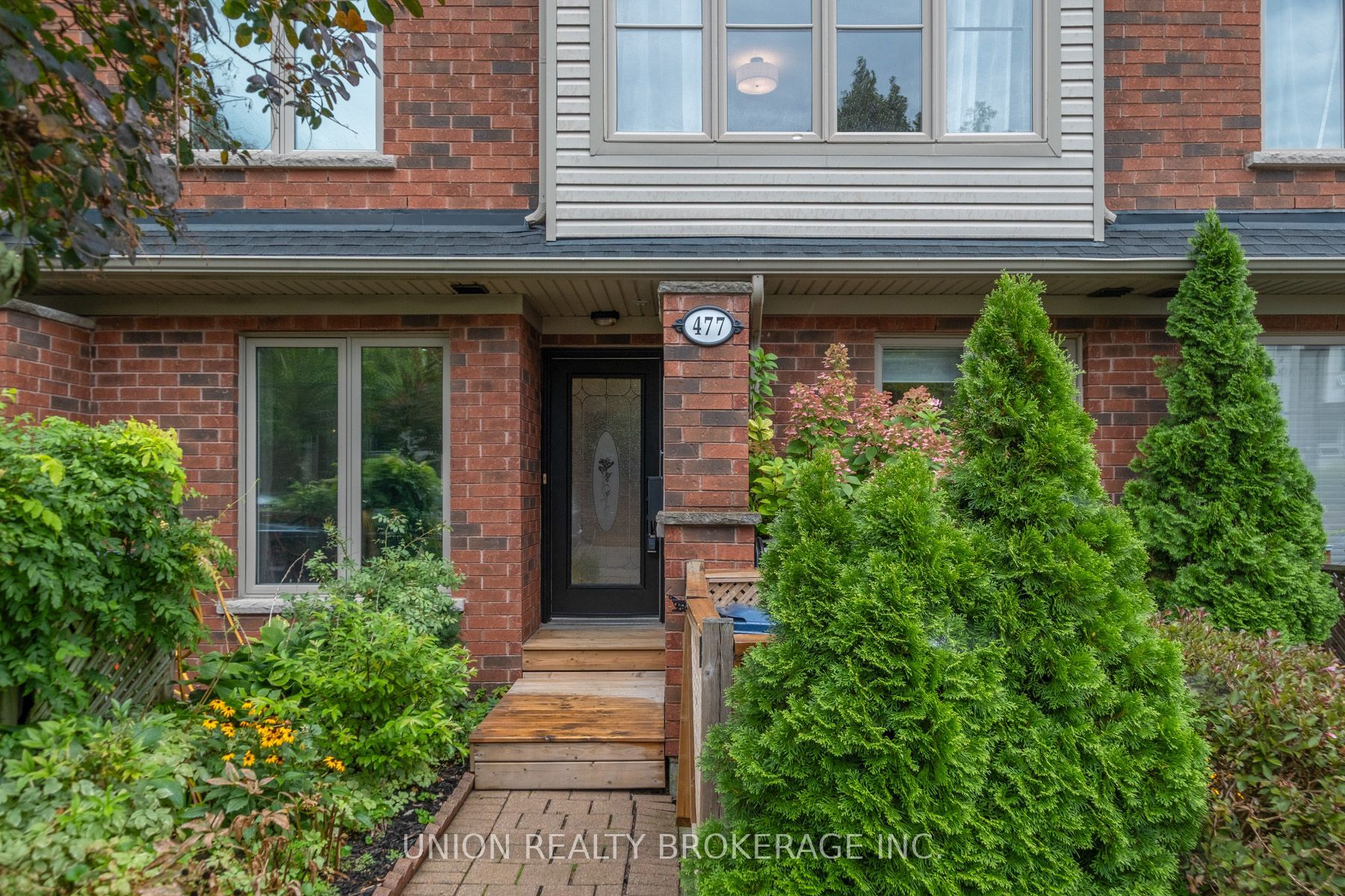 477 Rhodes Avenue, Toronto, ON M4L 3A6 photo 2