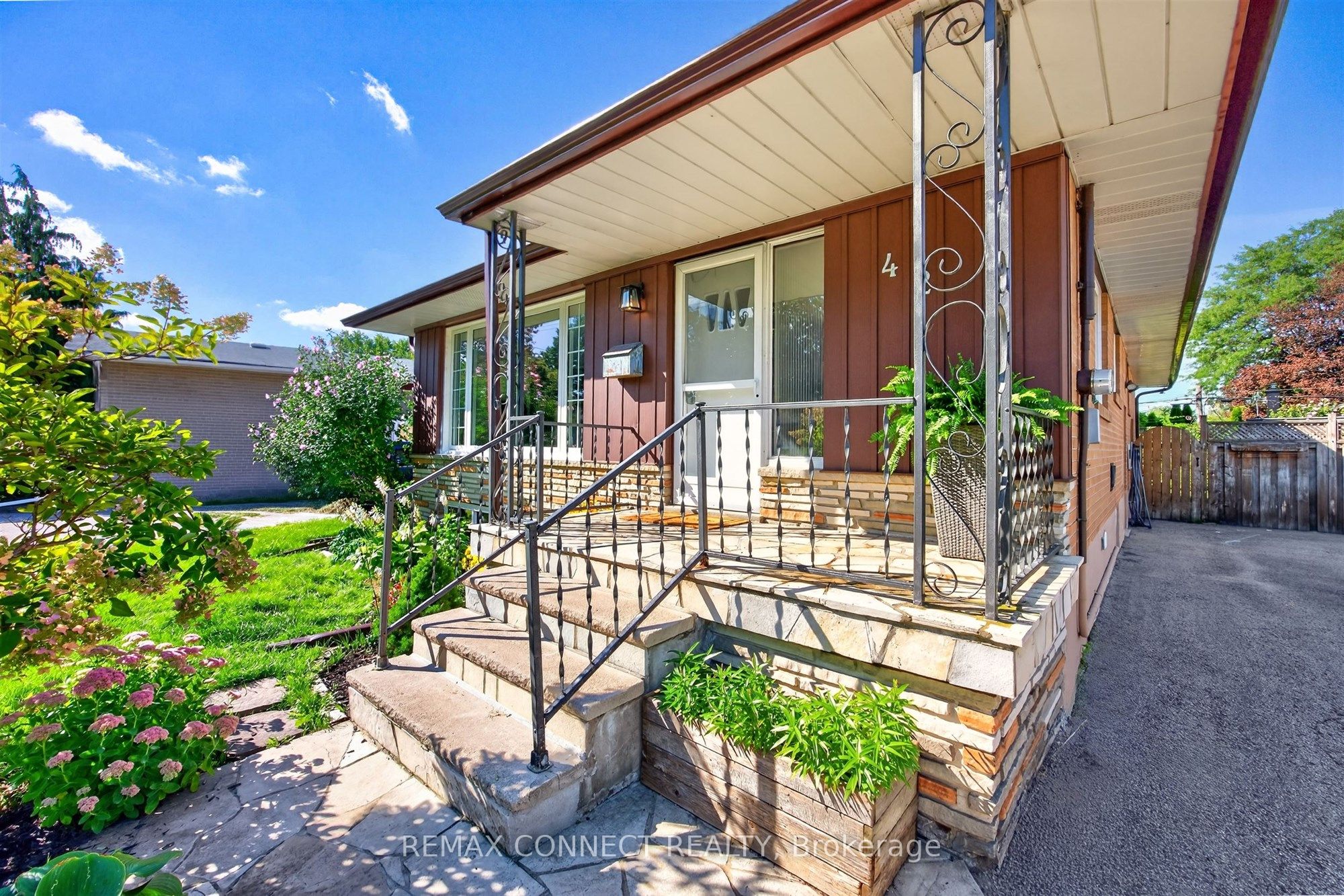 42 Bainhart Crescent, Toronto, ON M1H 2R3 photo 3