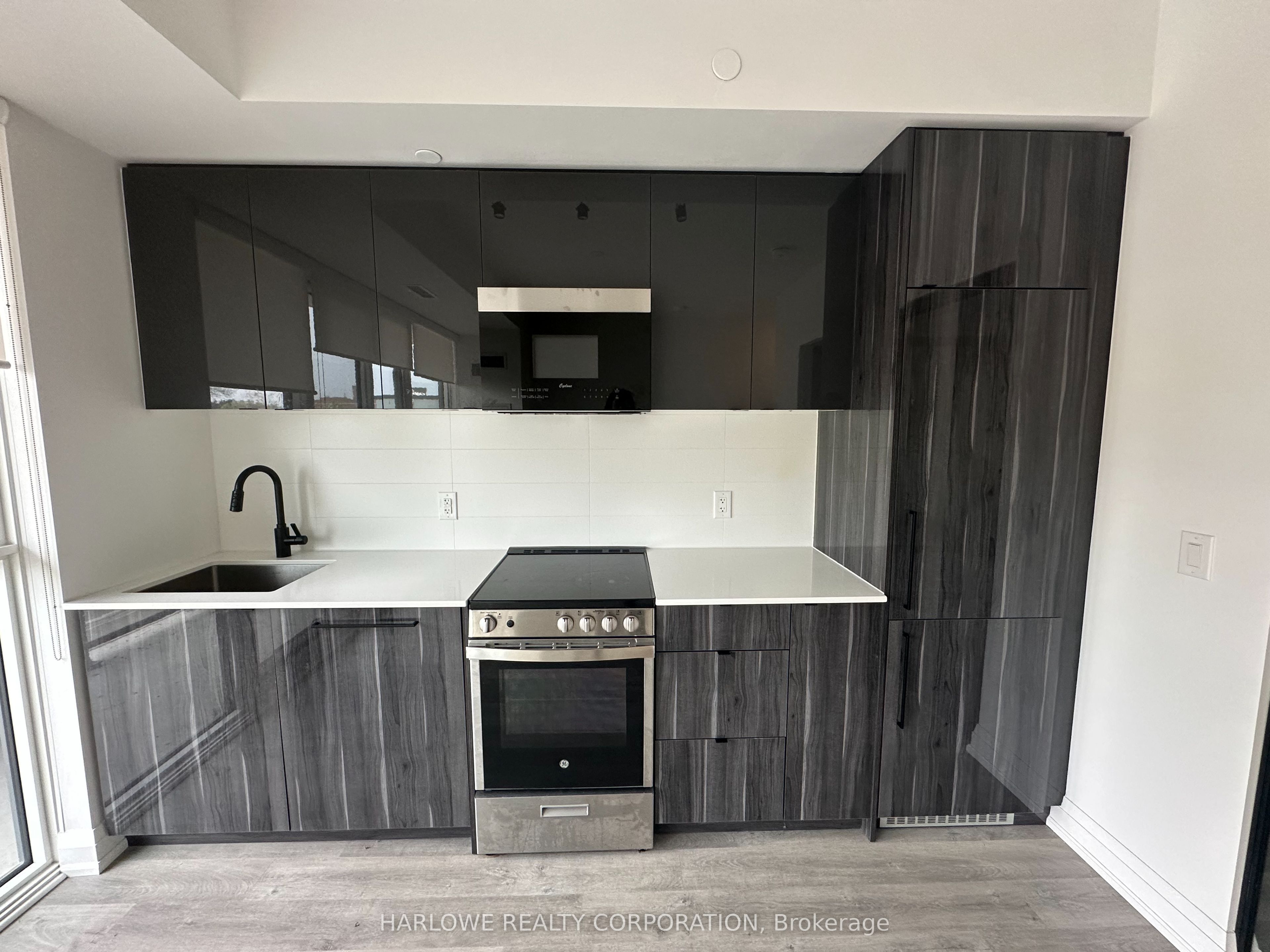 2369 Danforth Avenue 308, Toronto, ON M4C 0B1 photo 2
