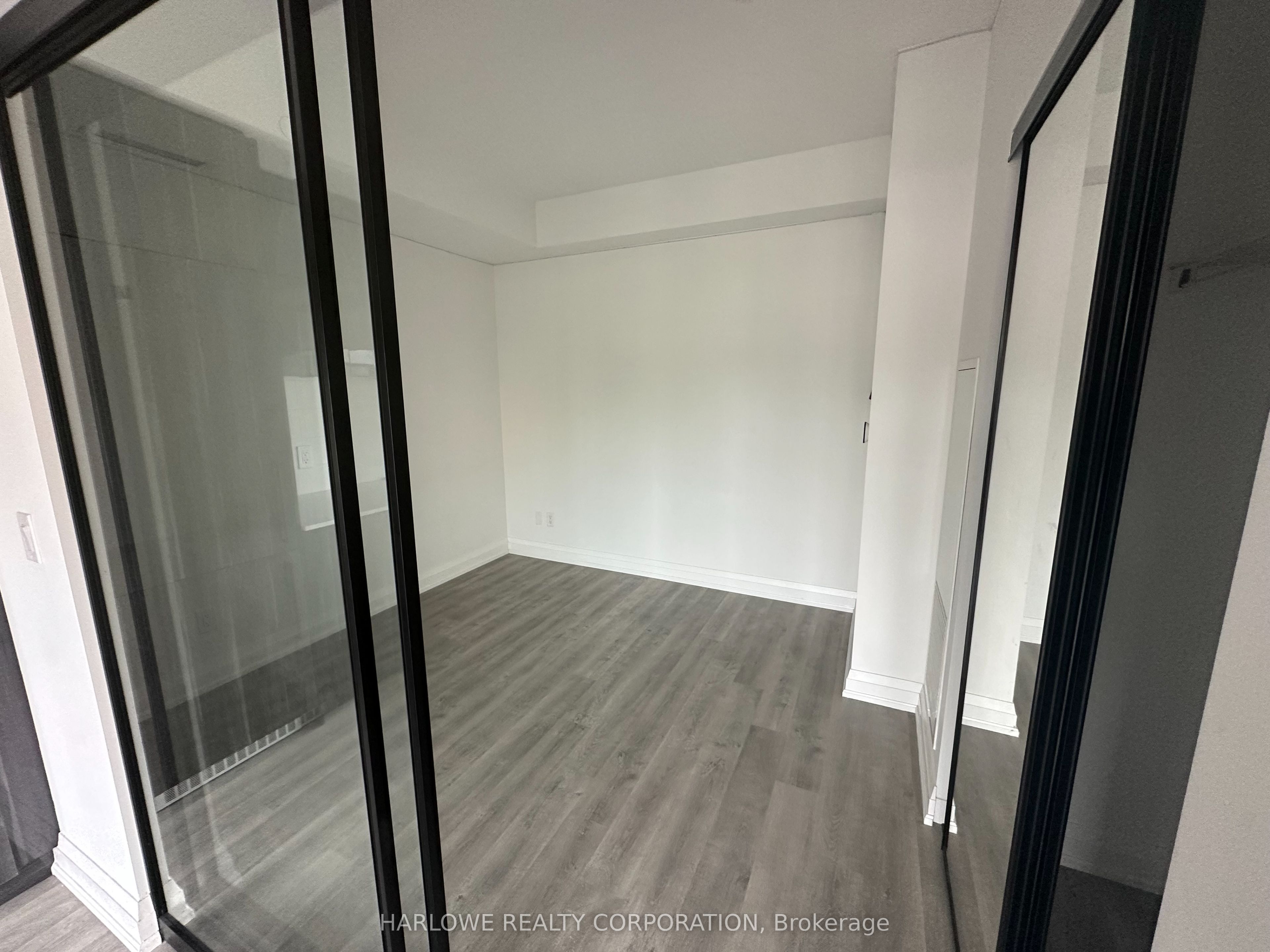 2369 Danforth Avenue 308, Toronto, ON M4C 0B1 photo 3
