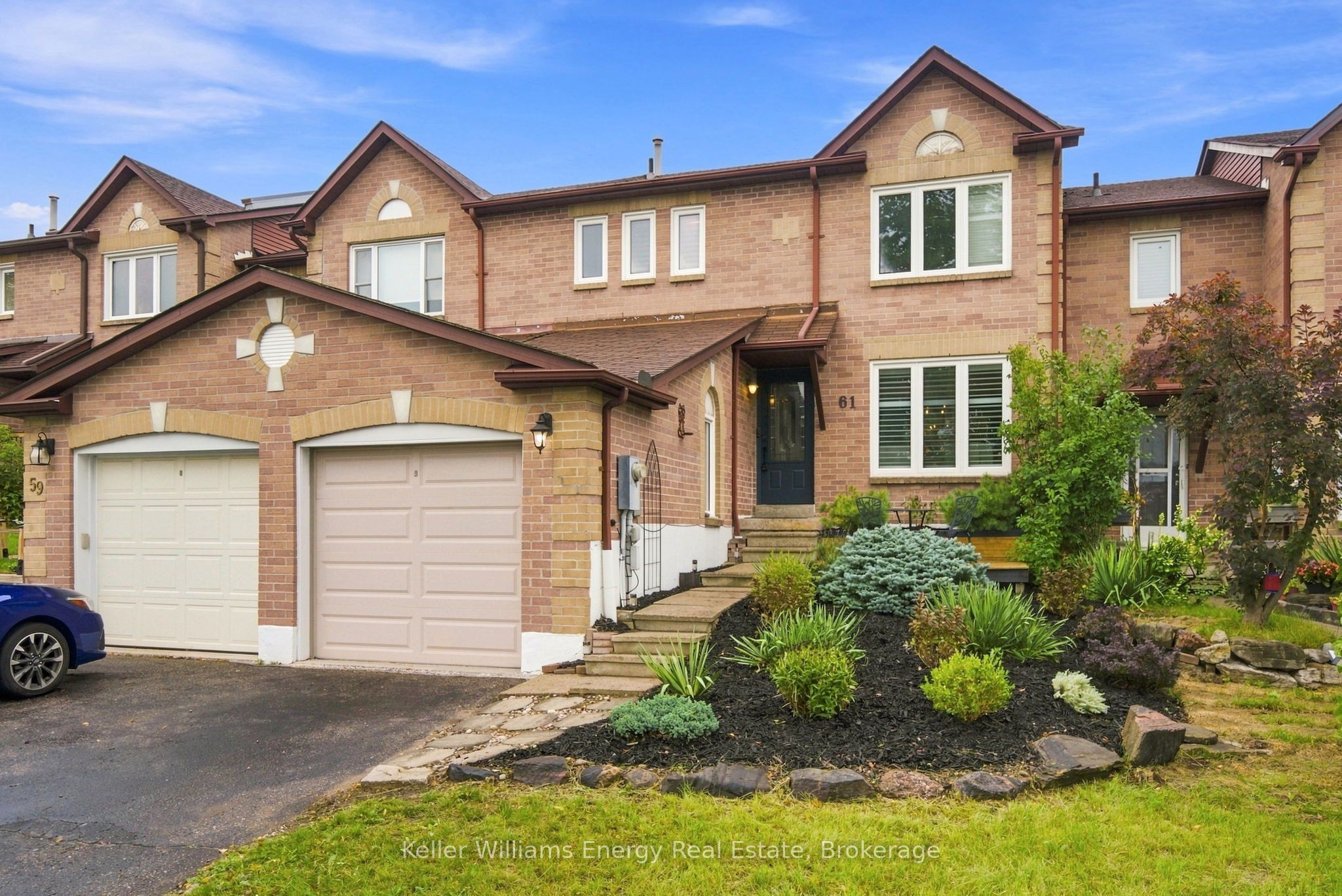 61 Fernbank Place, Whitby, ON L1R 1T1 photo 2