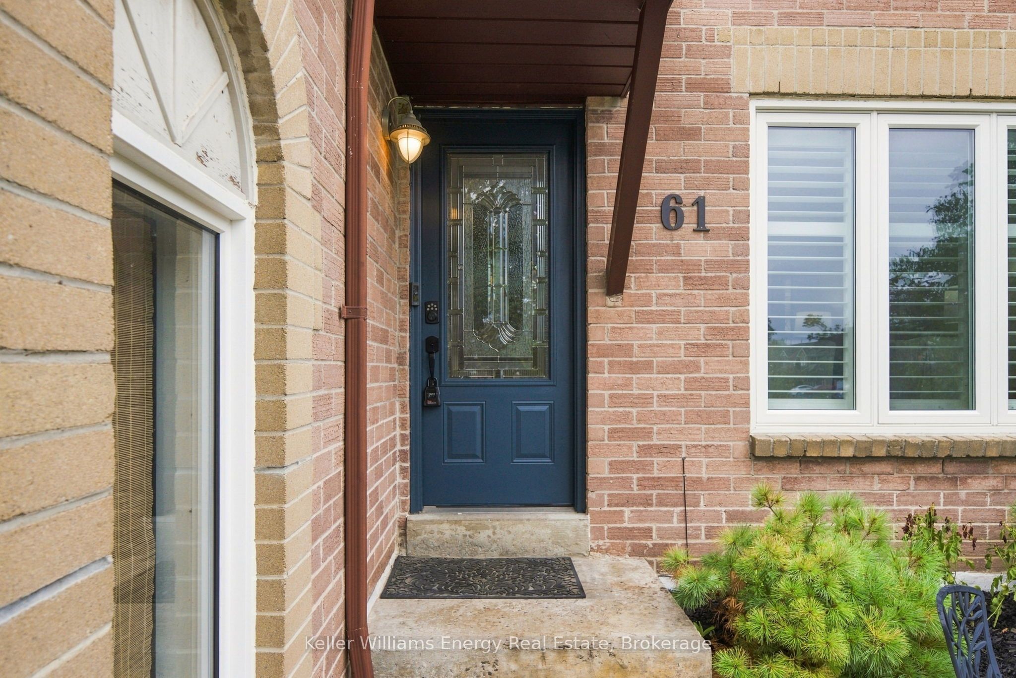61 Fernbank Place, Whitby, ON L1R 1T1 photo 3