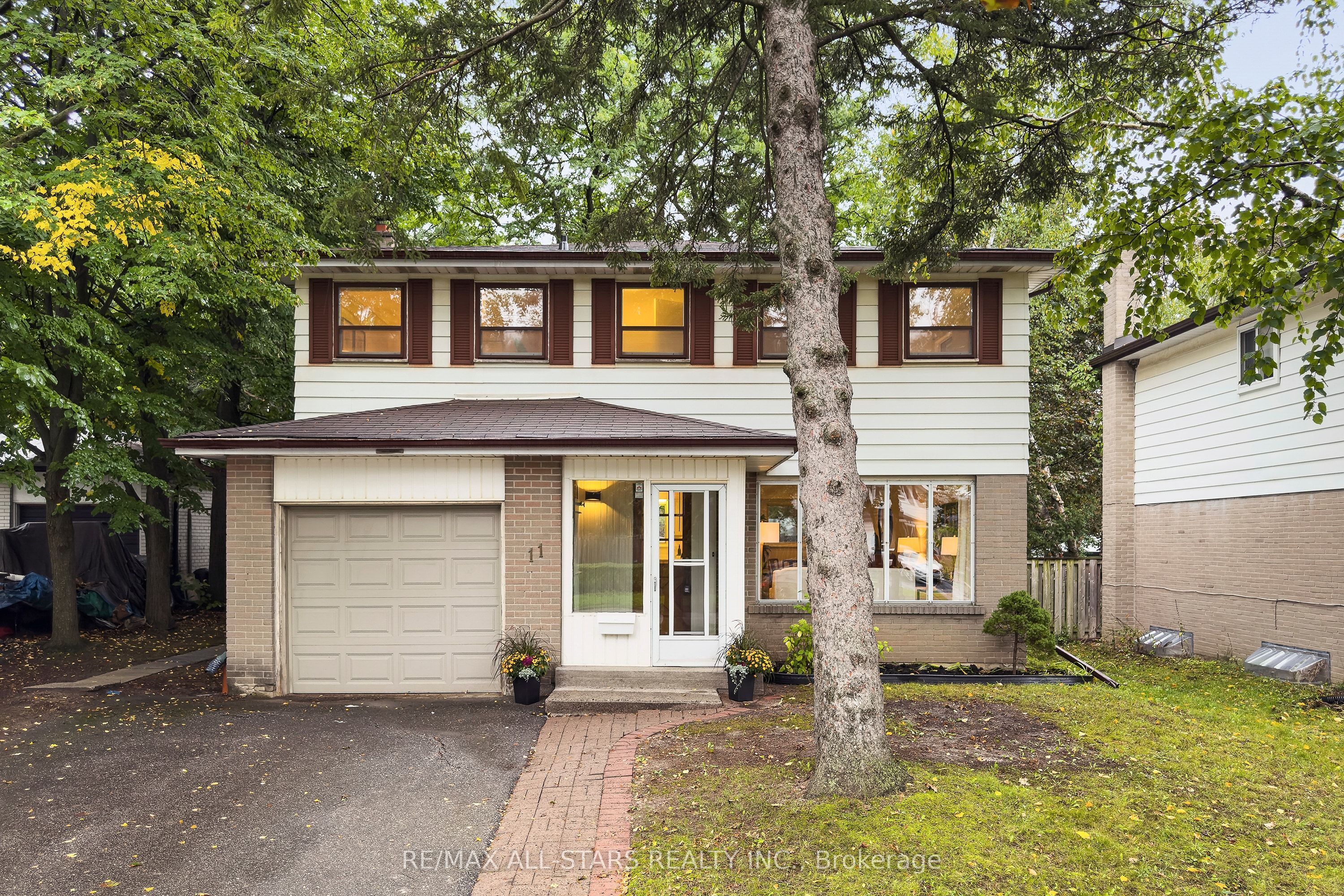 11 Gillbank Crescent, Toronto, ON M1E 4H8