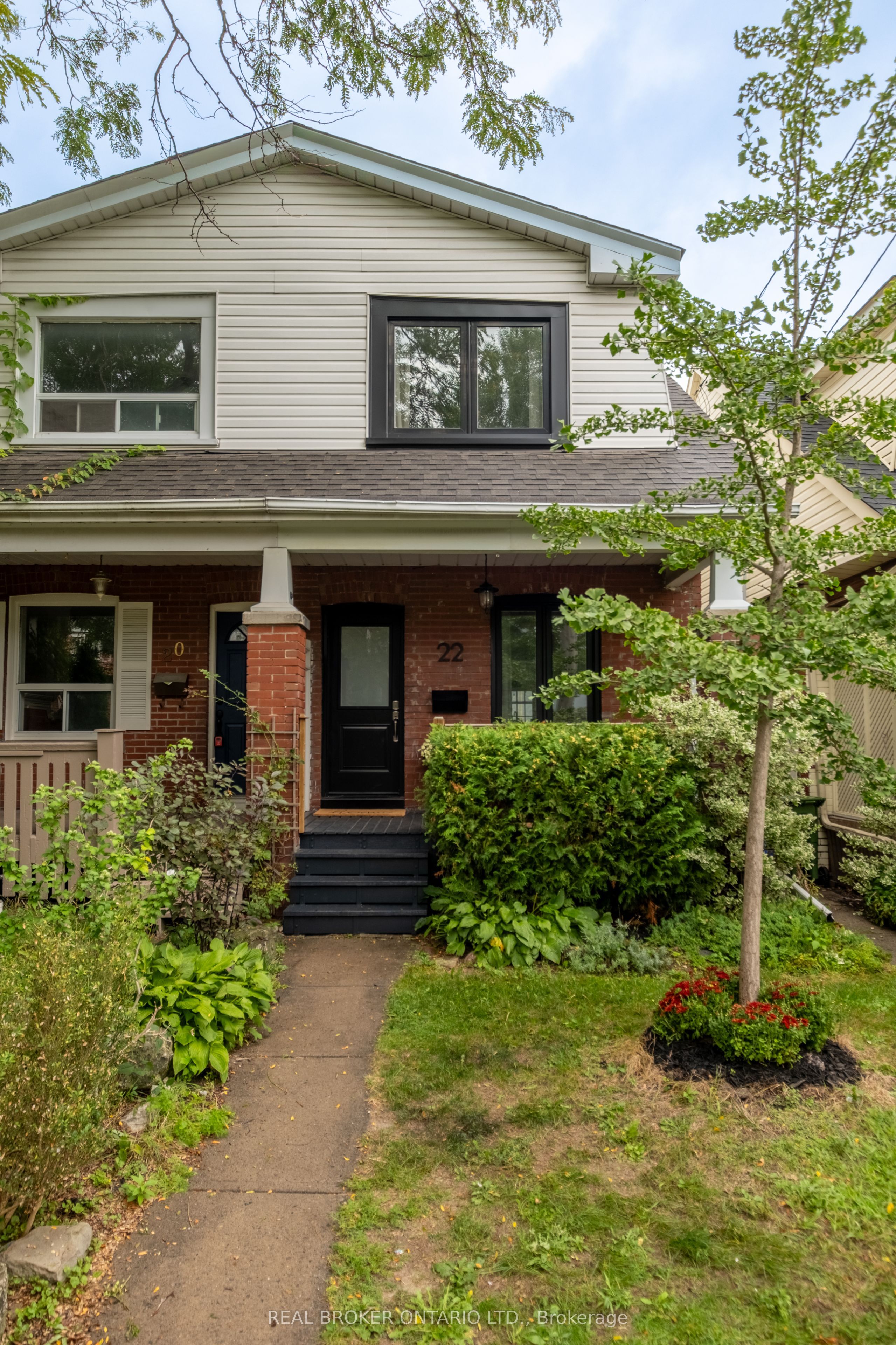 22 Stephenson Avenue, Toronto, ON M4C 1G1 photo 2