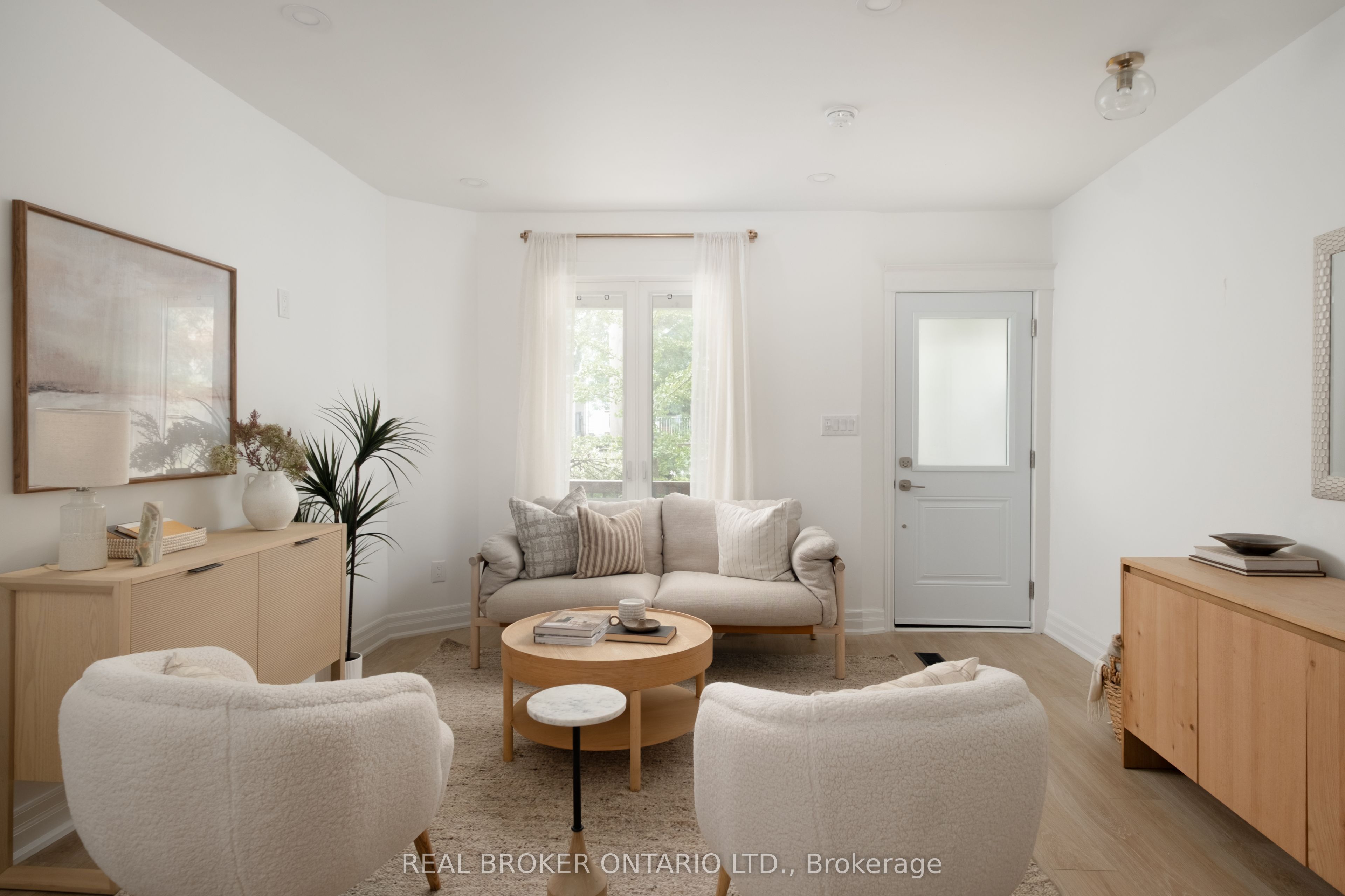 22 Stephenson Avenue, Toronto, ON M4C 1G1 photo 3