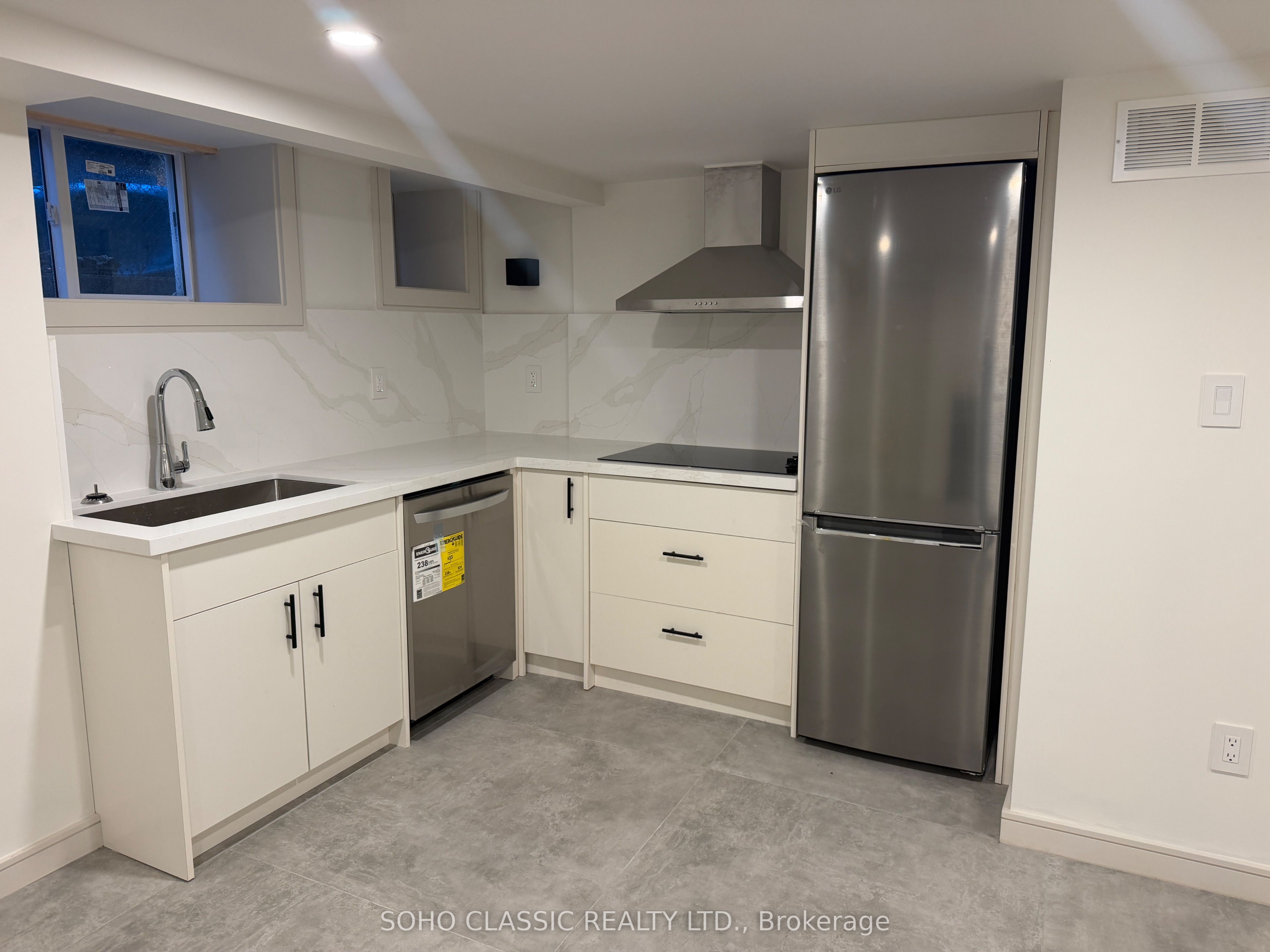 23 Fernwood Park Avenue, Toronto, ON M4E 3E9 photo 3