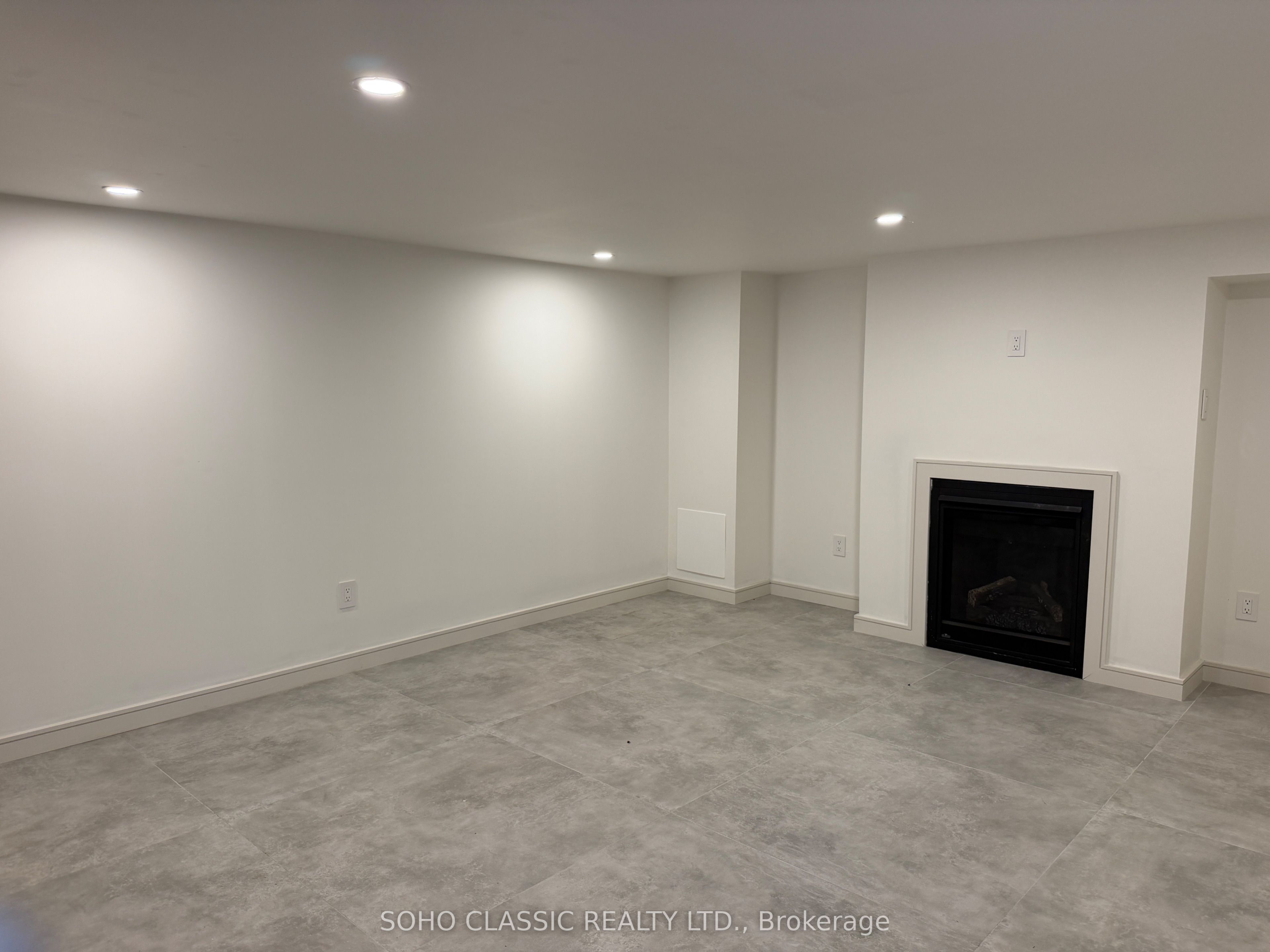 23 Fernwood Park Avenue, Toronto, ON M4E 3E9 photo 4
