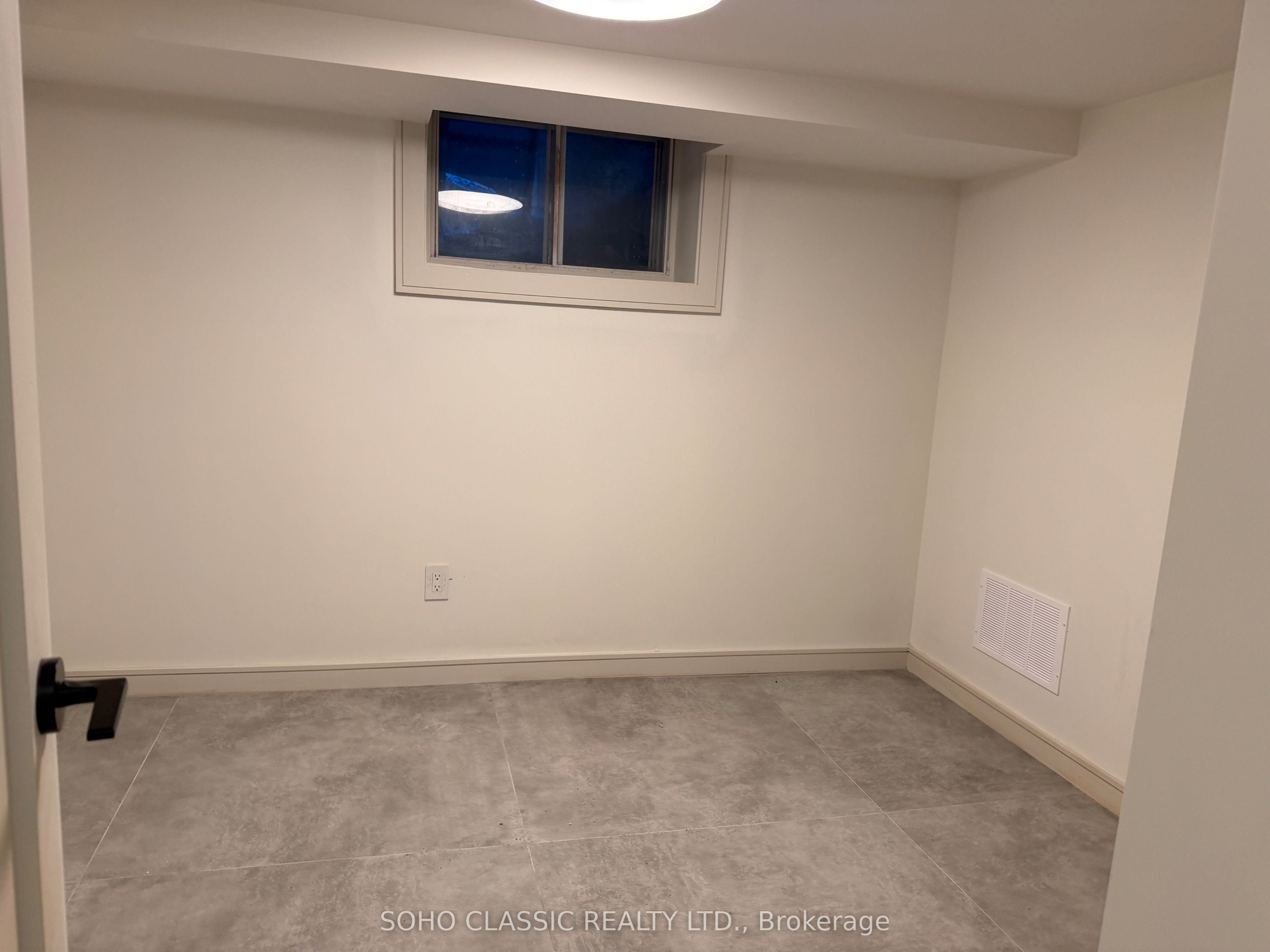 23 Fernwood Park Avenue, Toronto, ON M4E 3E9 photo 5