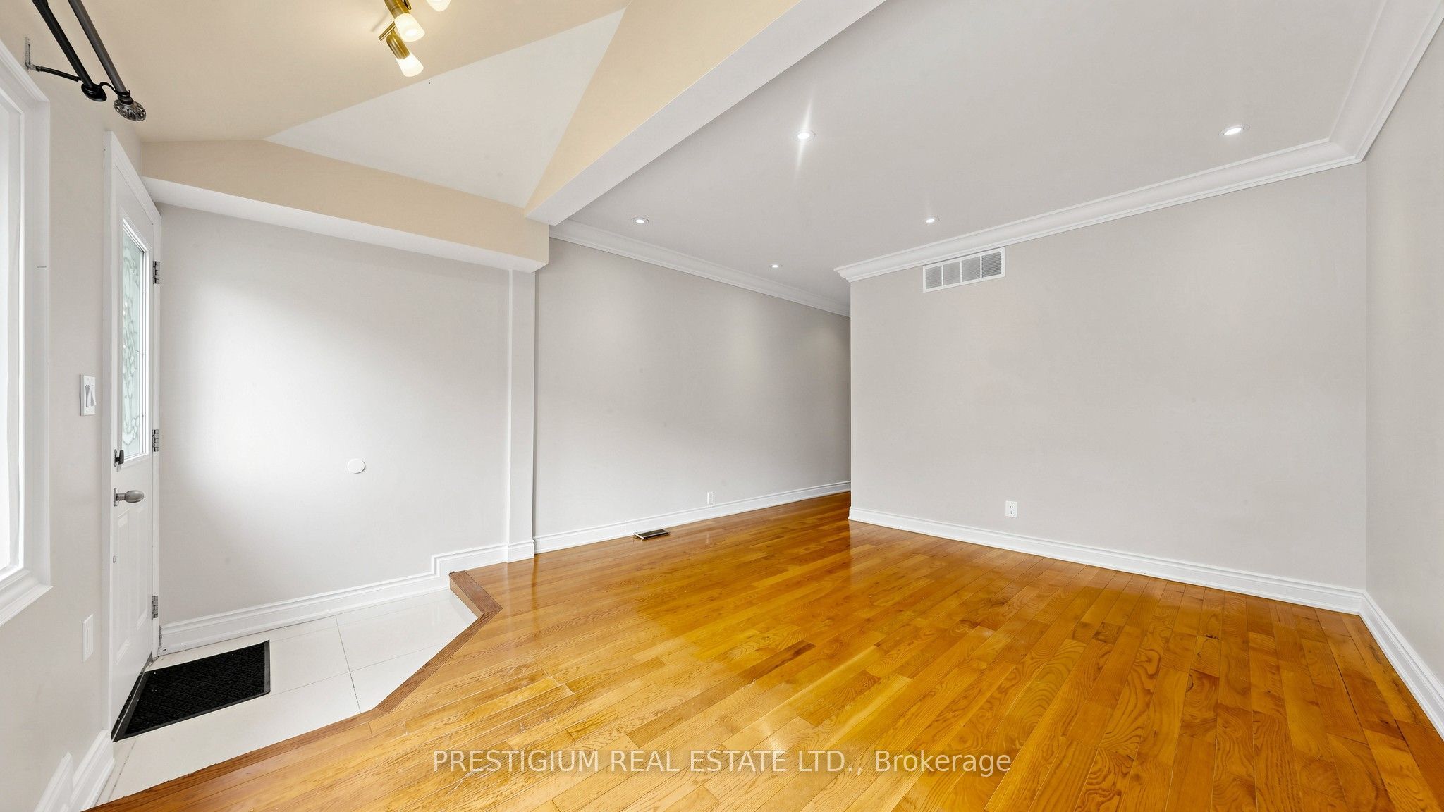 65 Eldon Avenue, Toronto, ON M4C 5G2 photo 5