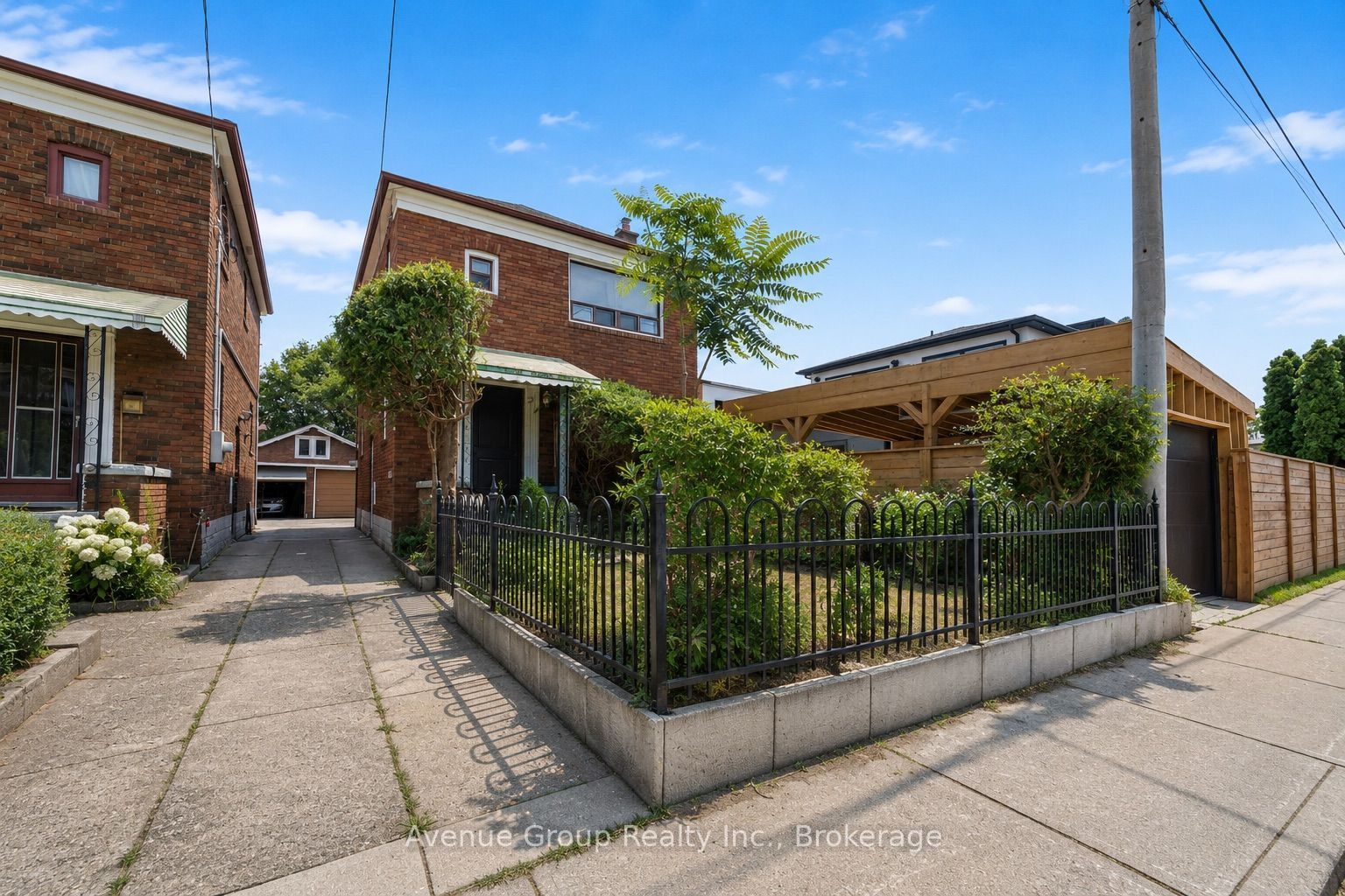 1 Warland Avenue, Toronto, ON M4J 3E8 photo 2