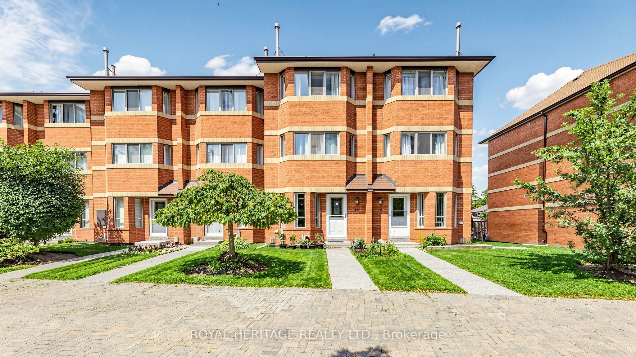 2472 Eglinton Avenue E Th 19, Toronto, ON M1K 5J9