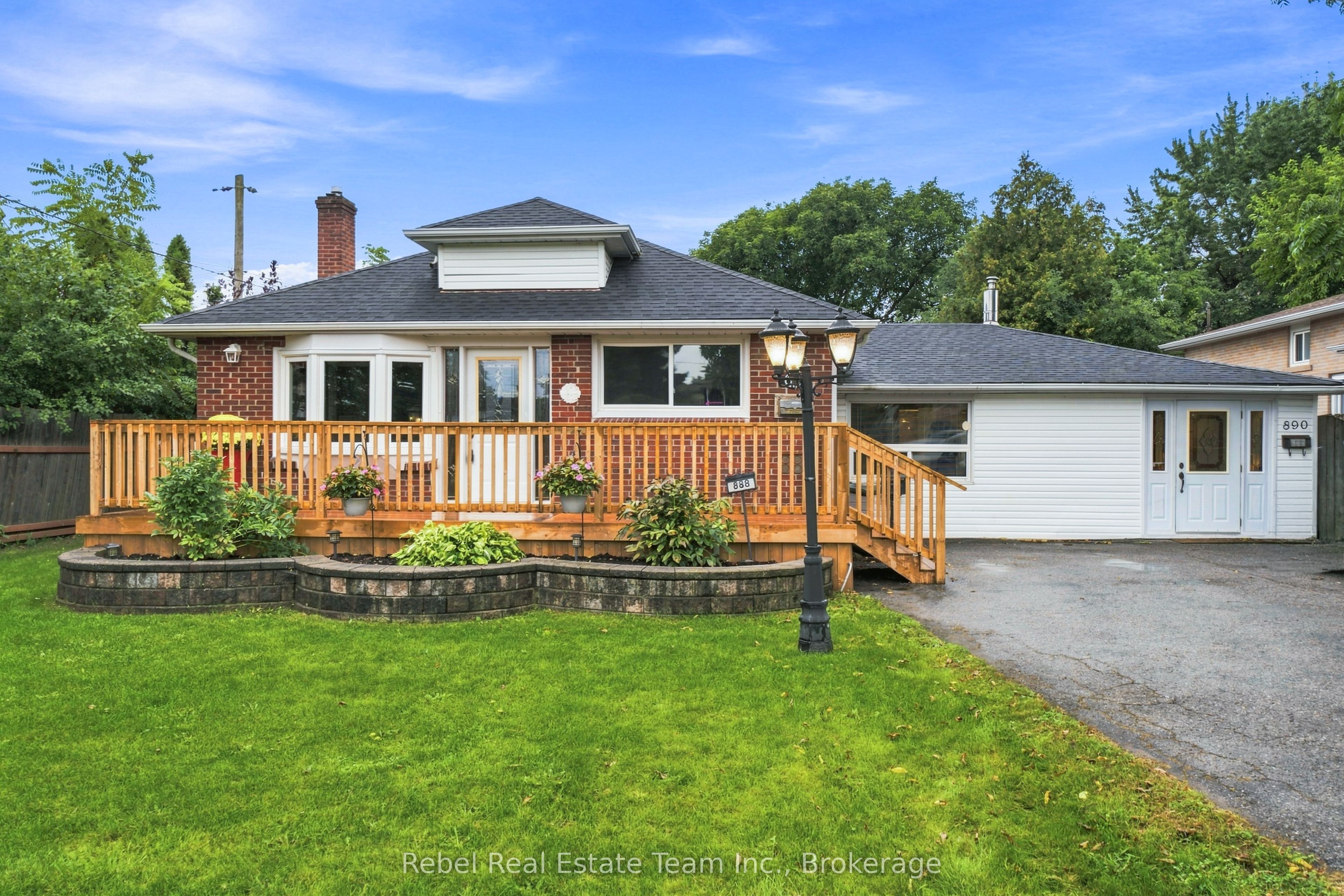888-890 Liverpool Road, Pickering, ON L1W 1S4